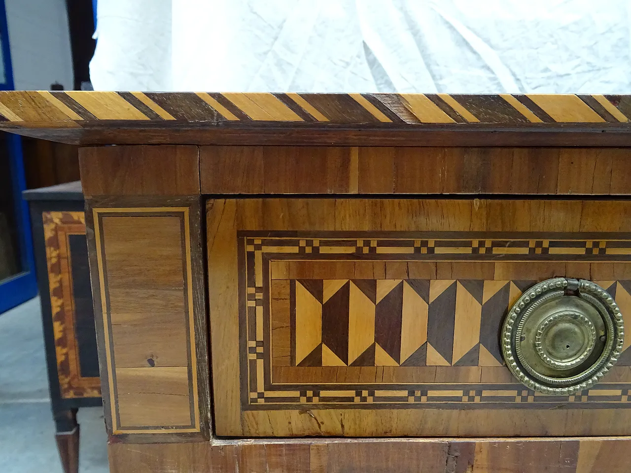 Louis XVI chest of drawers in inlaid cherry, second half 18th century 8