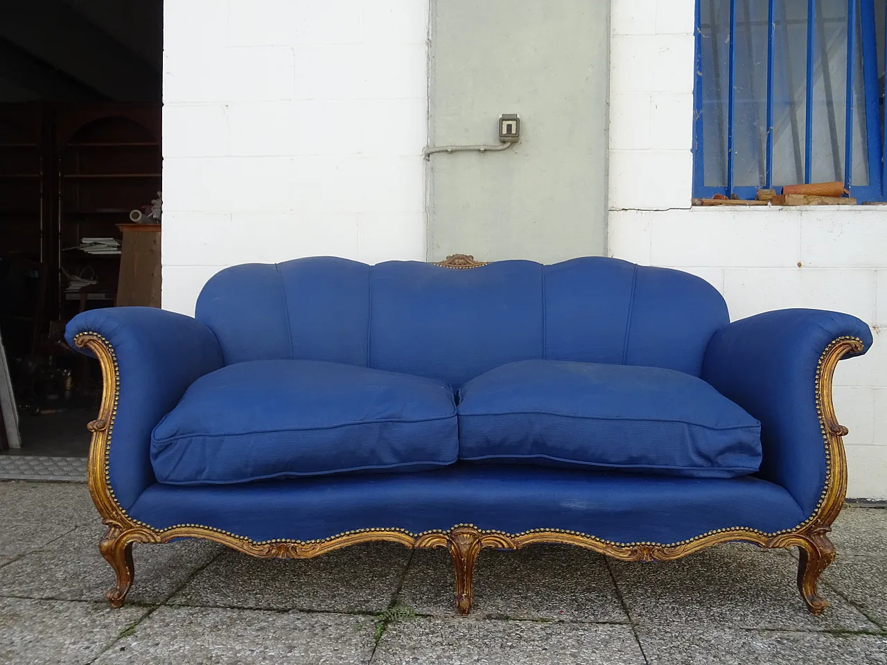 Louis XV style sofa gilded with blue padding, 20th century 1