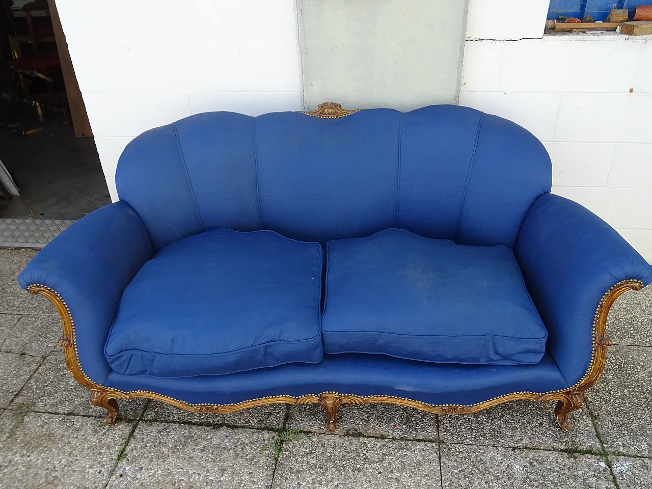 Louis XV style sofa gilded with blue padding, 20th century 2