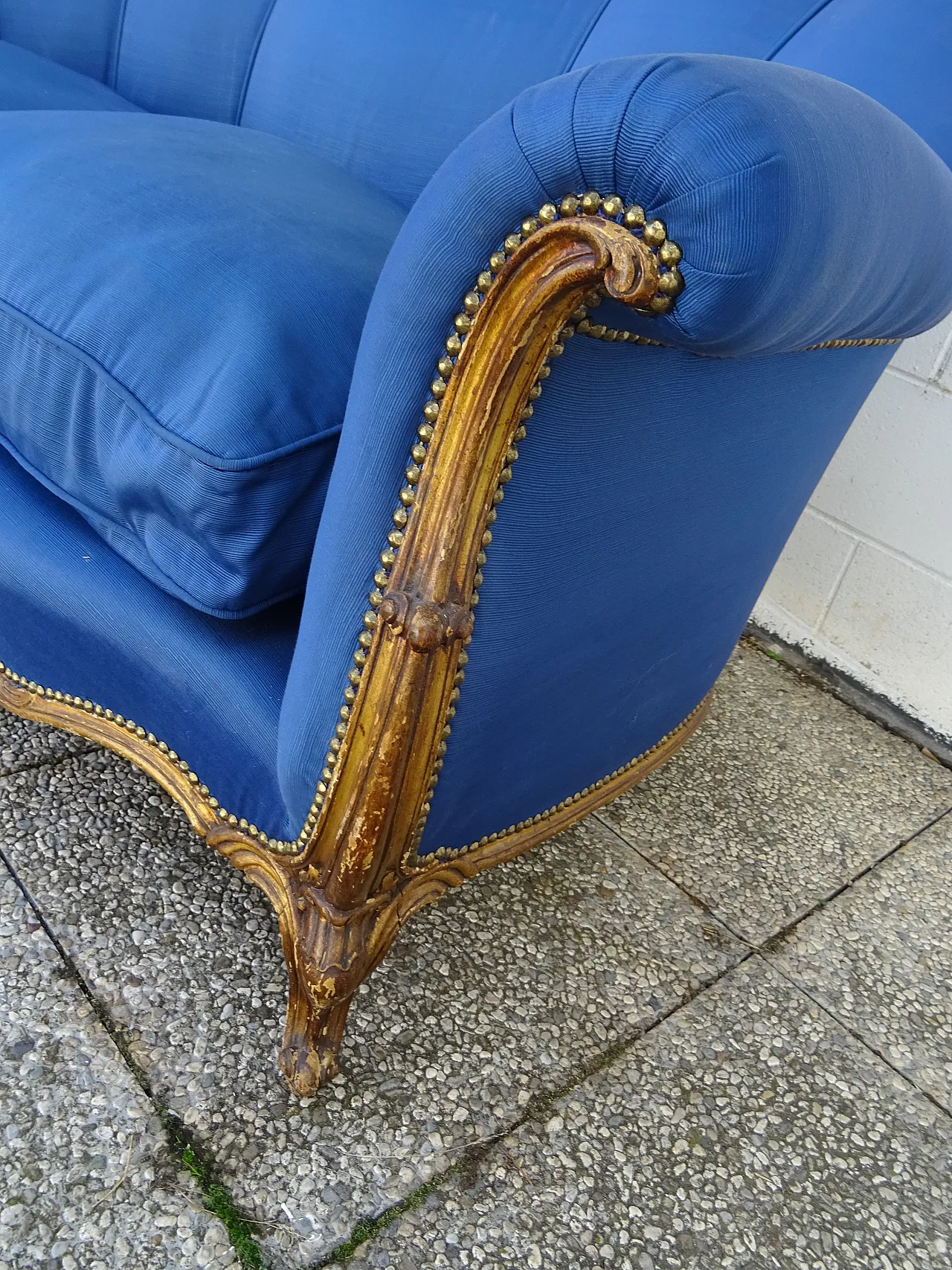 Louis XV style sofa gilded with blue padding, 20th century 4