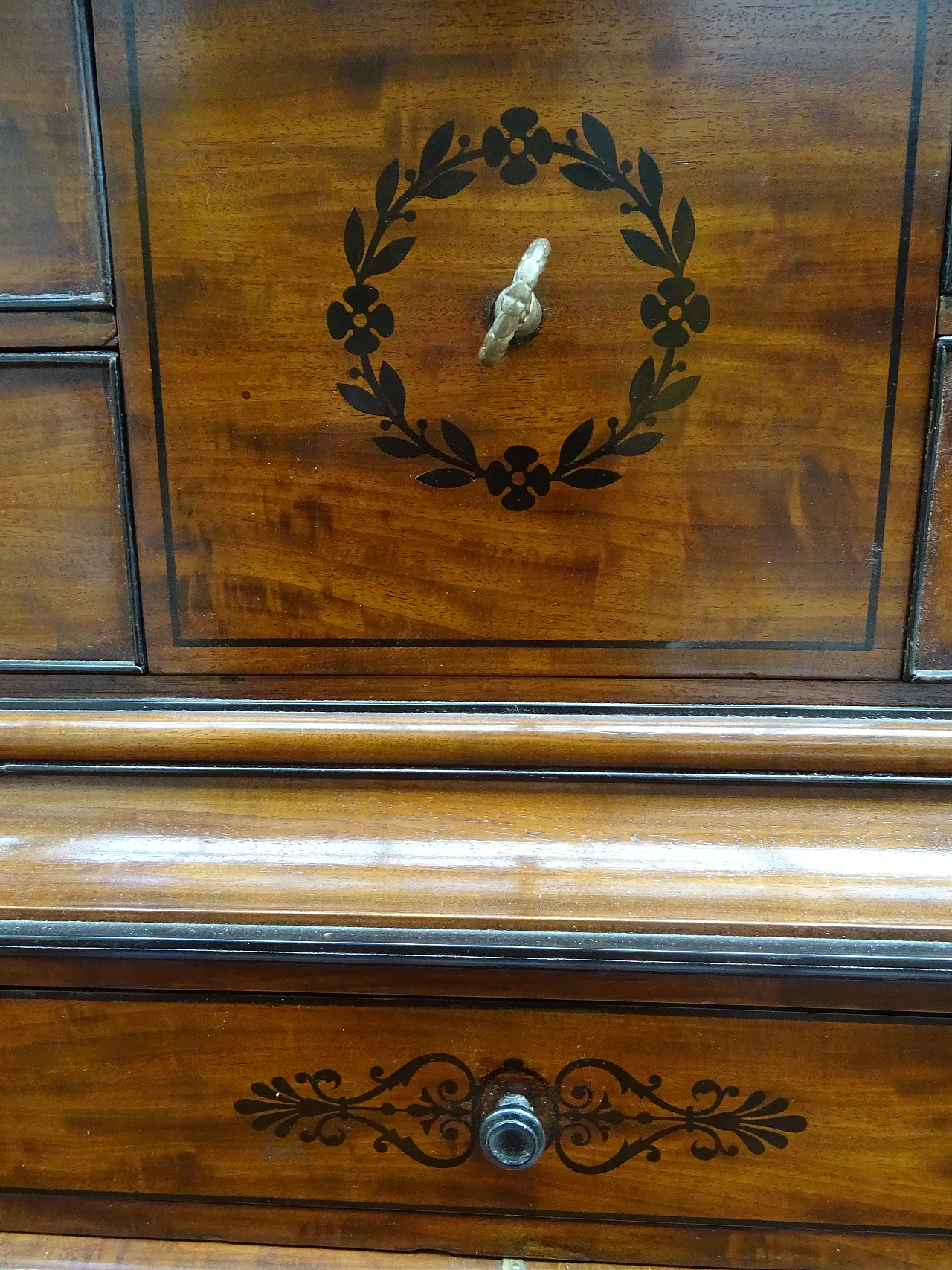 Scrittoio Carlo X in mogano di Cuba intarsiato Piemonte, '800 3