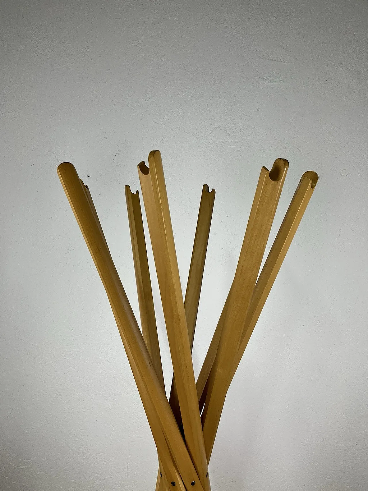 Sciangai clothhanger by Zanotta wood, 70s 9