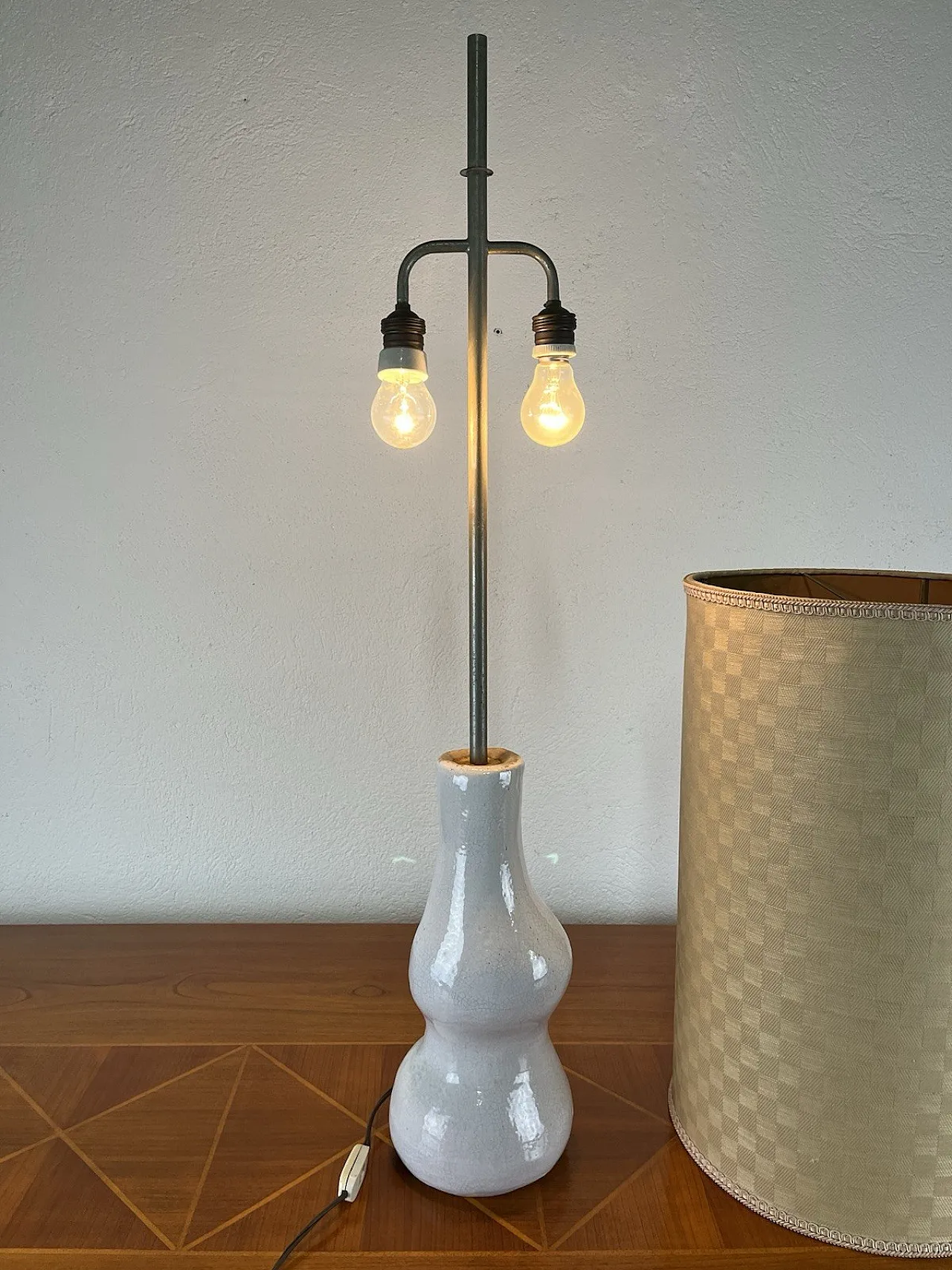 Lampada da tavolo in ceramica e in tessuto, anni '70 5