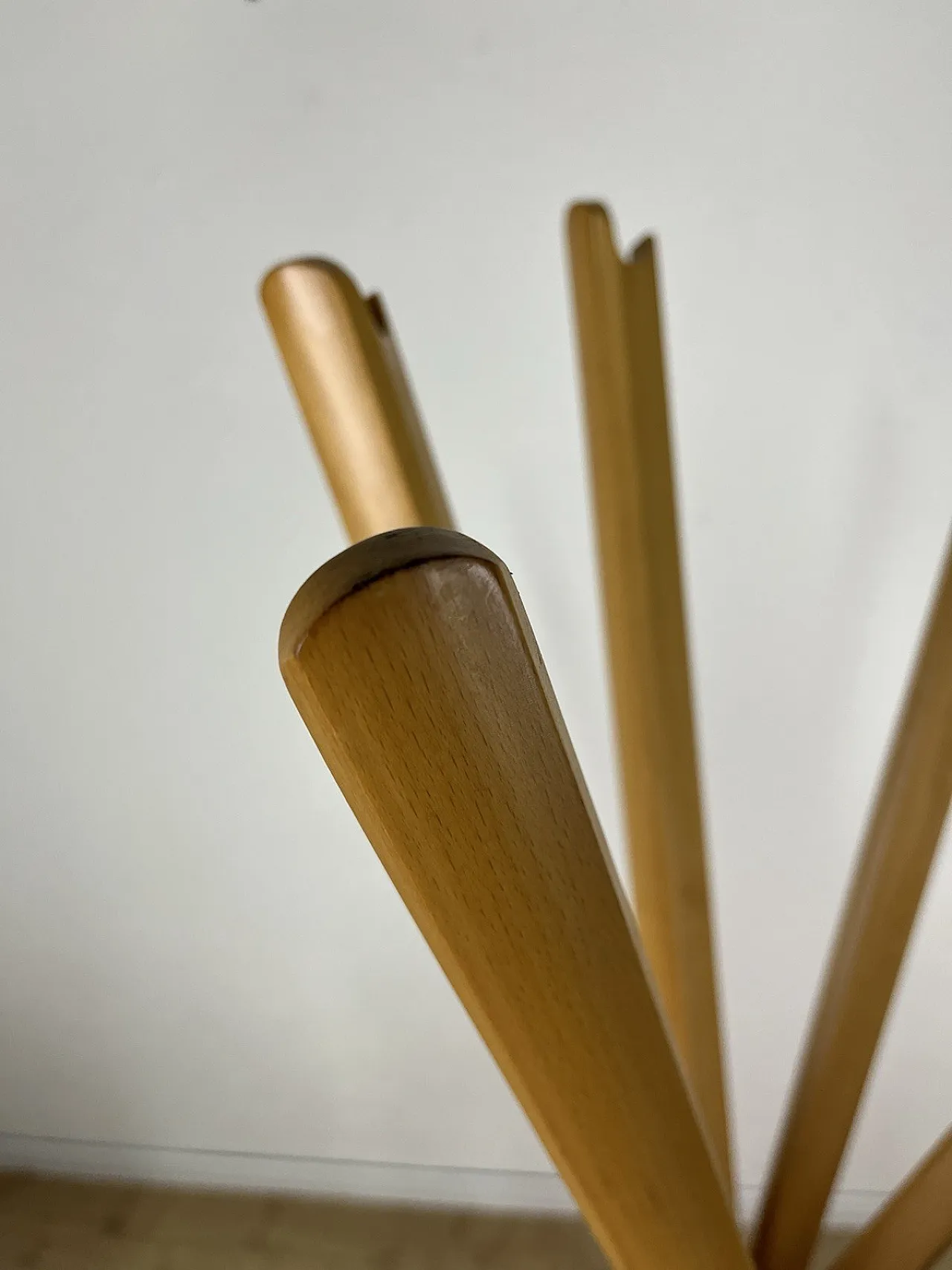 Sciangai clothhanger by Zanotta wood, 70s 14