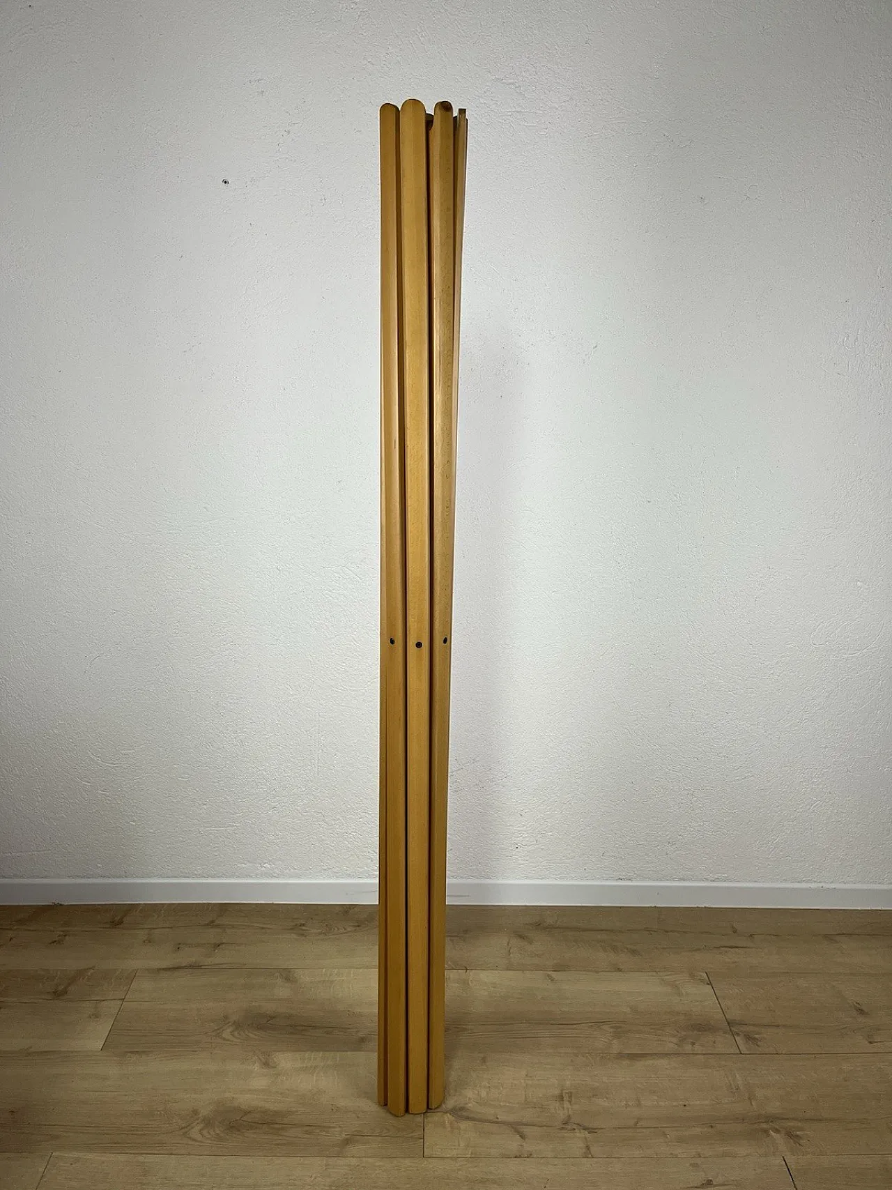 Sciangai clothhanger by Zanotta wood, 70s 15