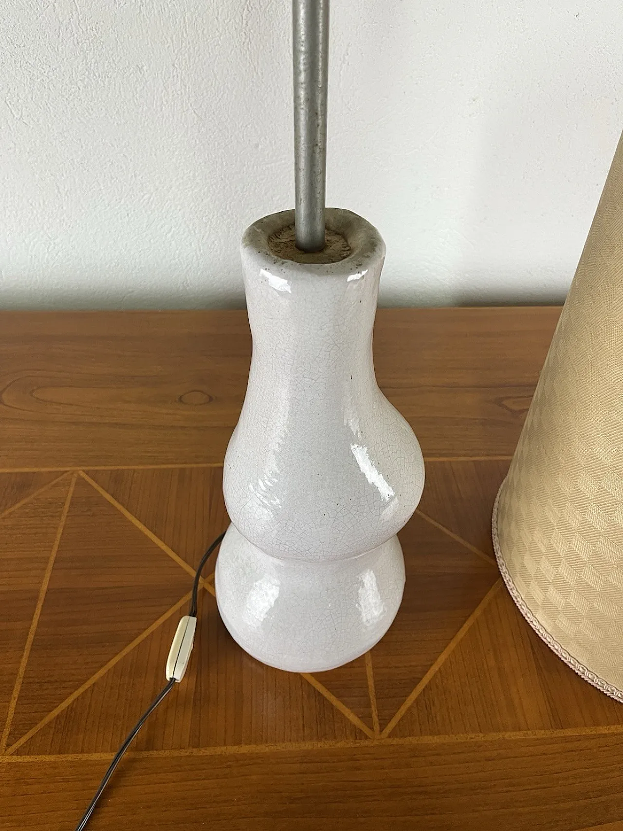 Lampada da tavolo in ceramica e in tessuto, anni '70 10