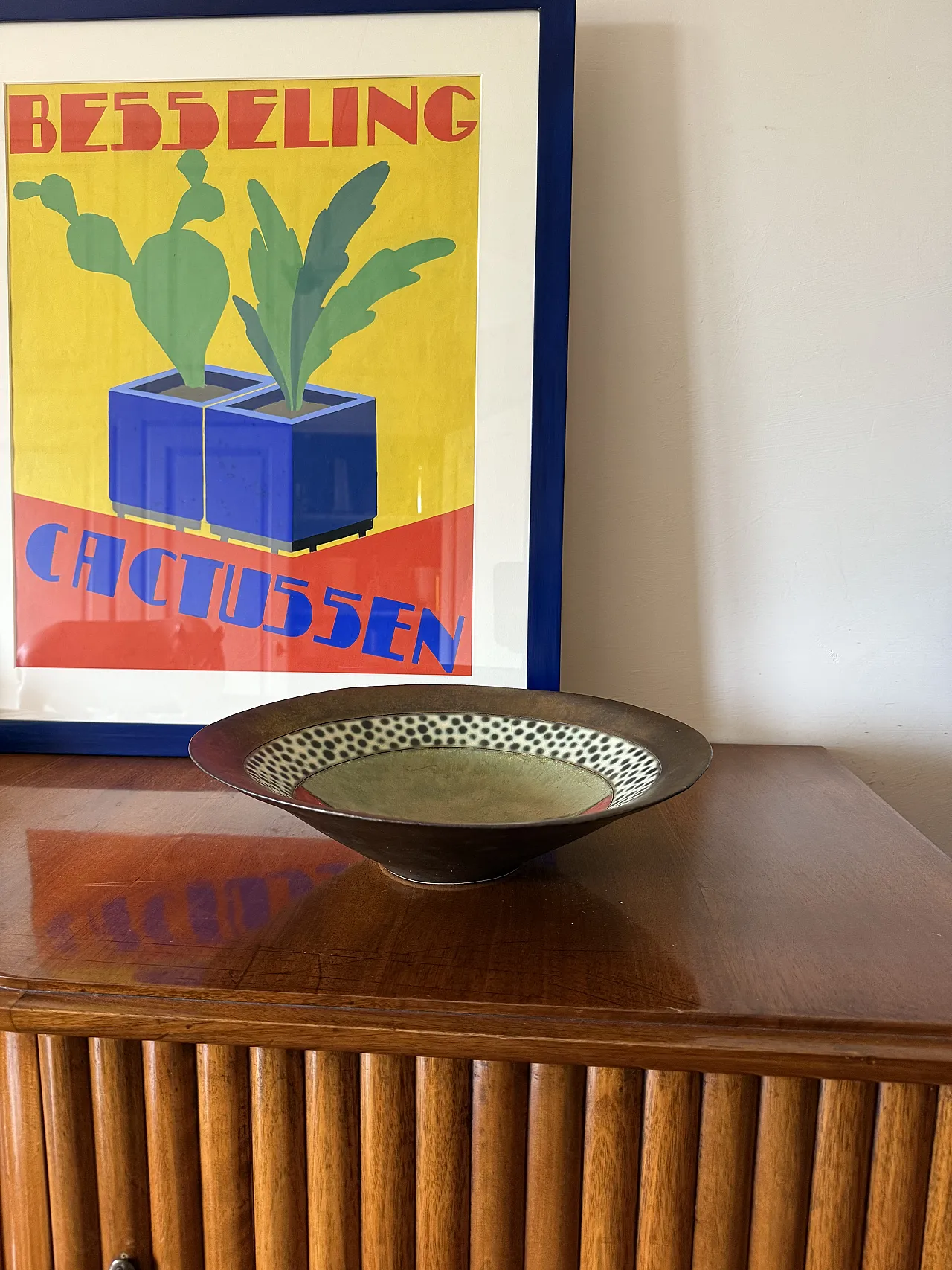 Mid-Century ceramic bowl, France's France 2