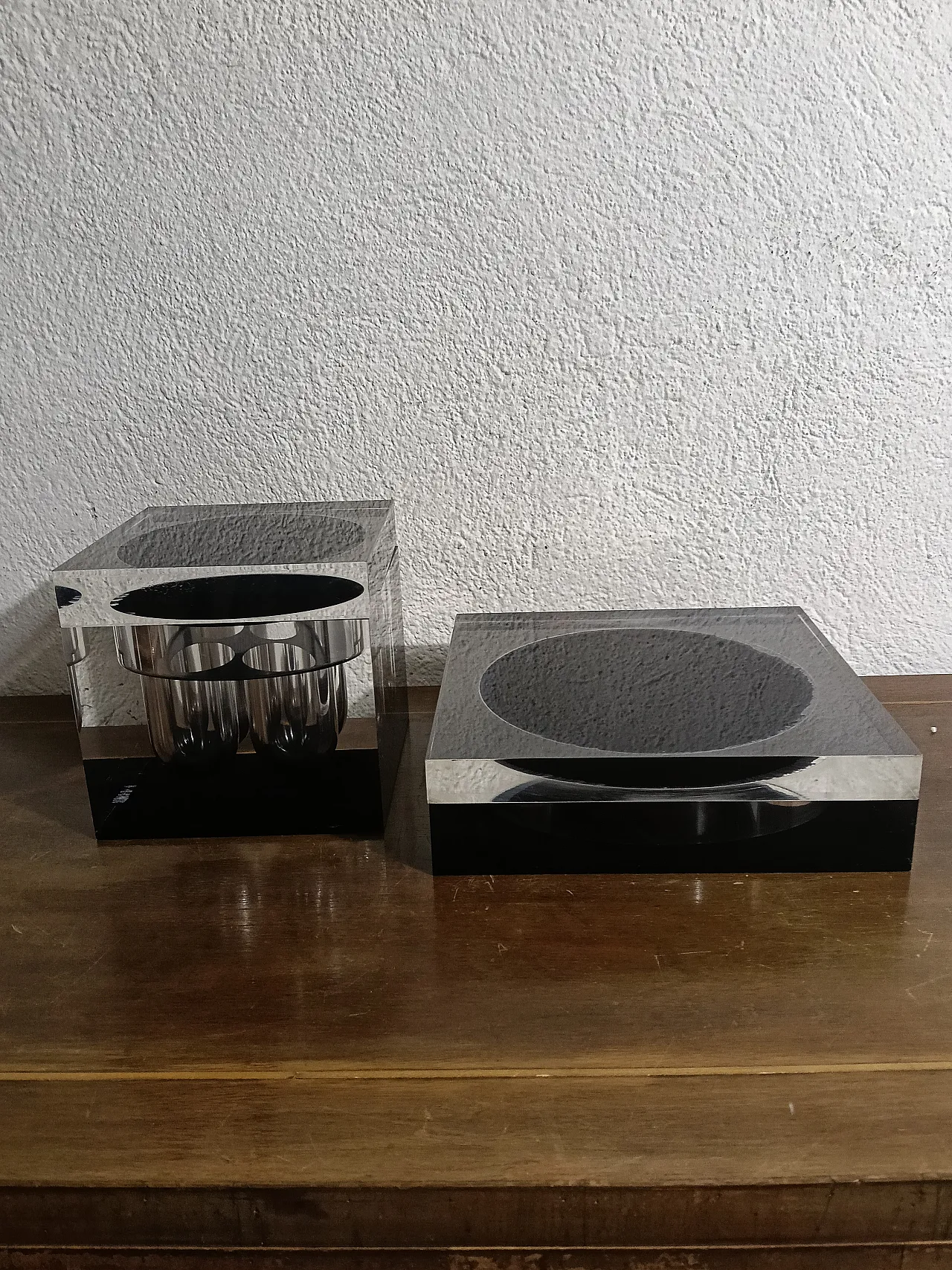 Money & Scati milan two boxes in plexiglass design swallow knuth 1975 1