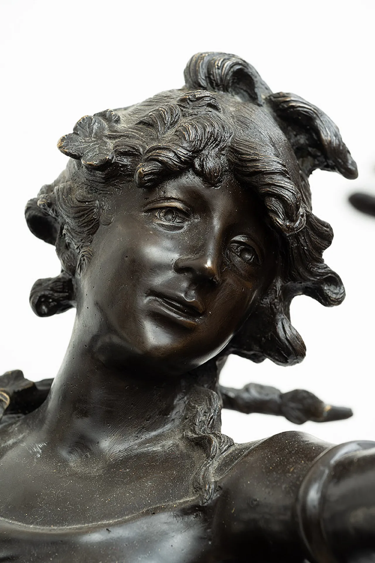 Glossy bronze sculpture Nimphe de Bois by Louis Moreau,  19th century 4