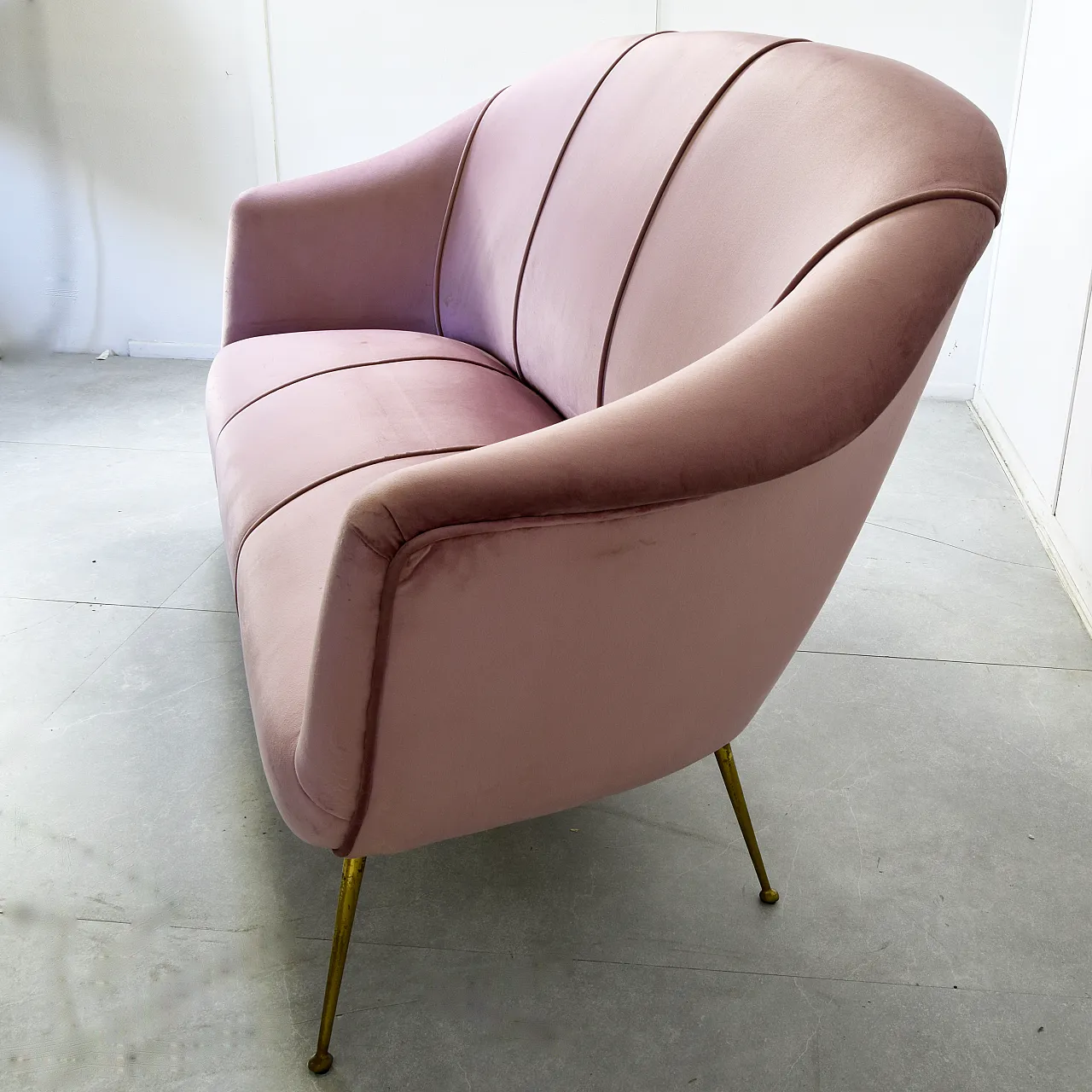 Pink velvet sofa by Guglielmo Veronesi, 1950s 1217157