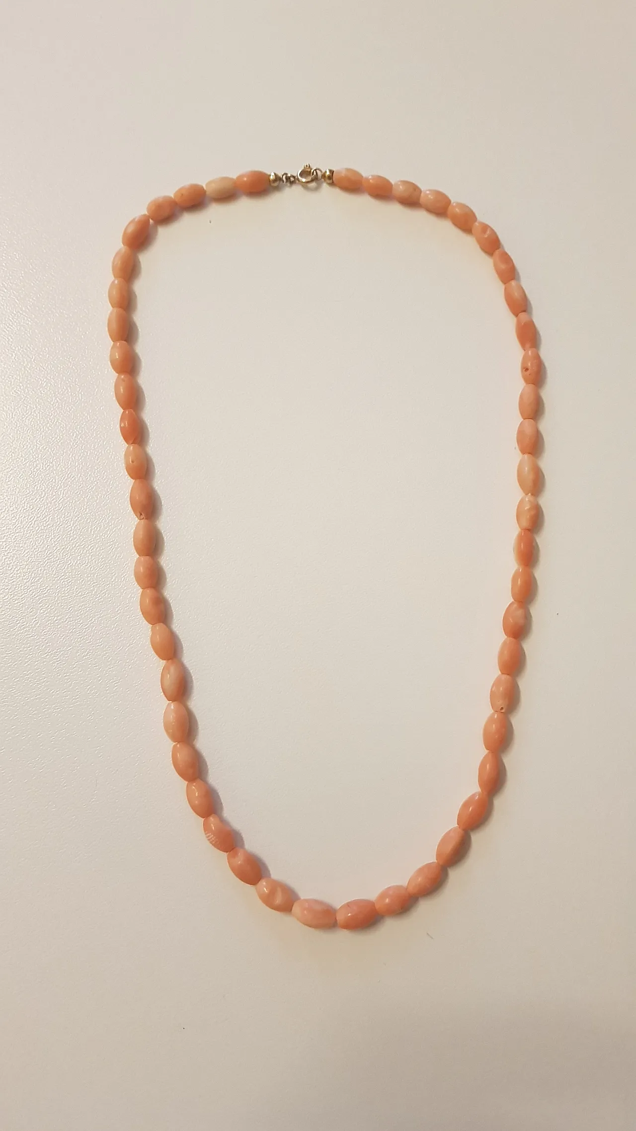 Coral necklace with 18kt gold closure 2
