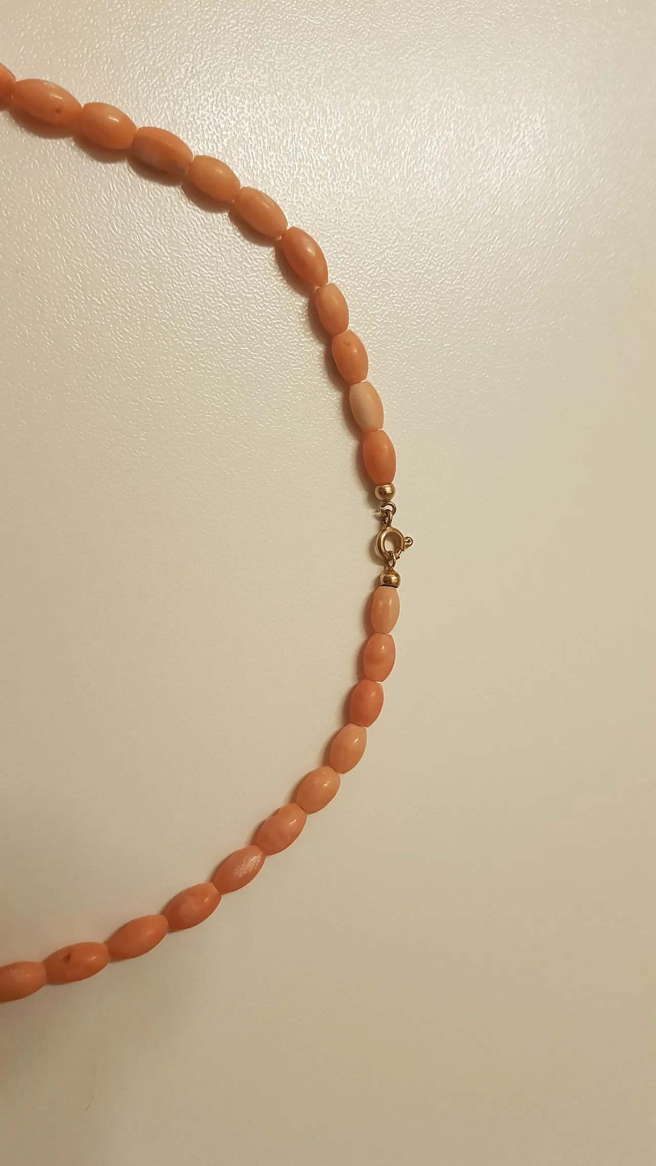 Coral necklace with 18kt gold closure 3