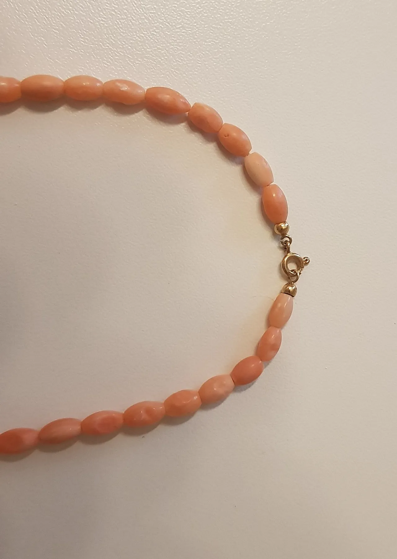 Coral necklace with 18kt gold closure 7