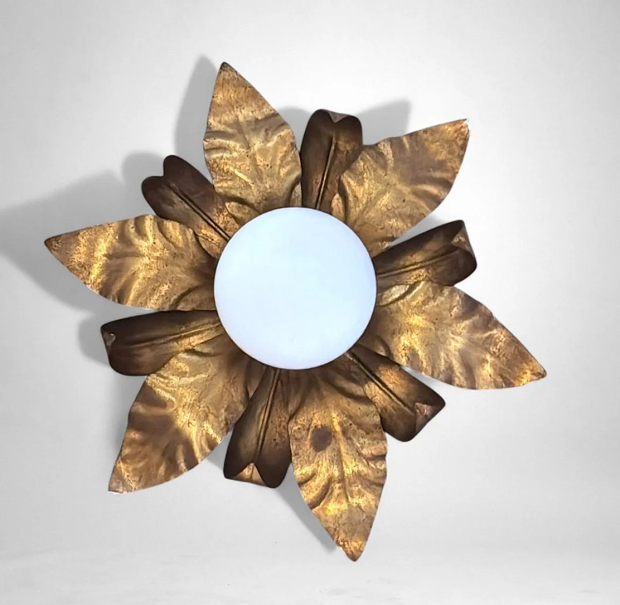 Lampada da soffitto in ottone dorato e vetro opalino, metà '900 8