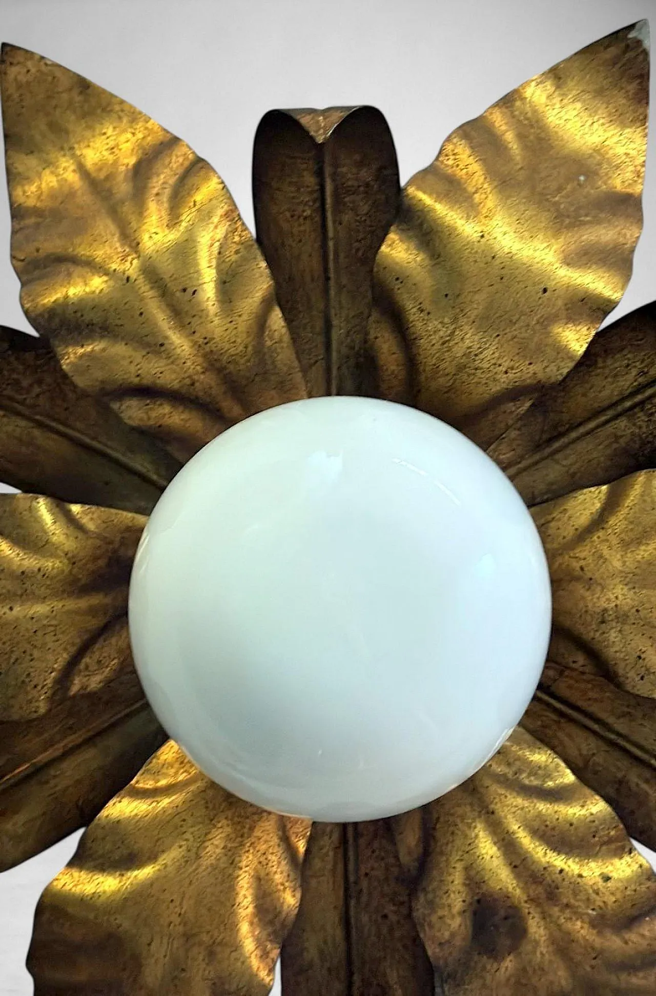 Lampada da soffitto in ottone dorato e vetro opalino, metà '900 12