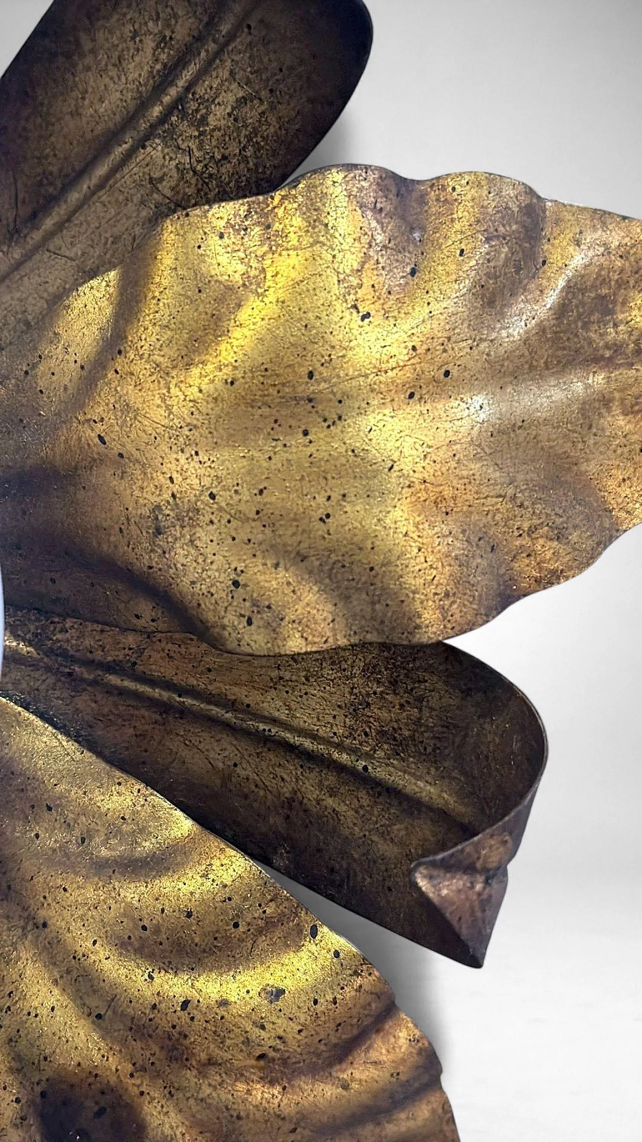 Lampada da soffitto in ottone dorato e vetro opalino, metà '900 13