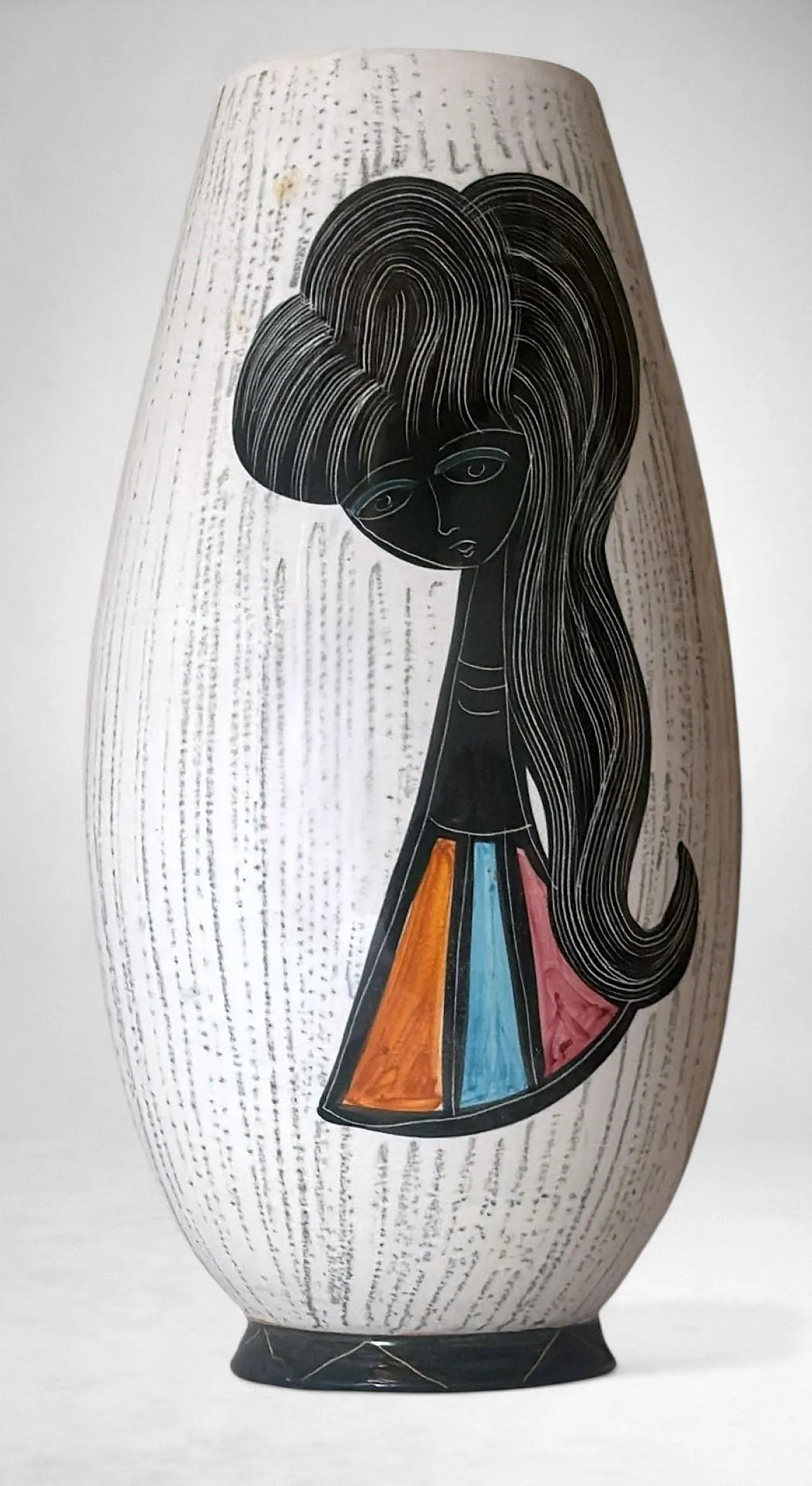 Vaso in ceramica con ragazza stilizzata e motivi geometrici, anni '60 4