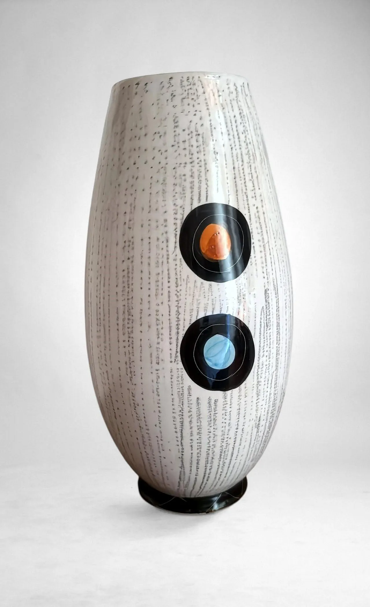 Vaso in ceramica con ragazza stilizzata e motivi geometrici, anni '60 14