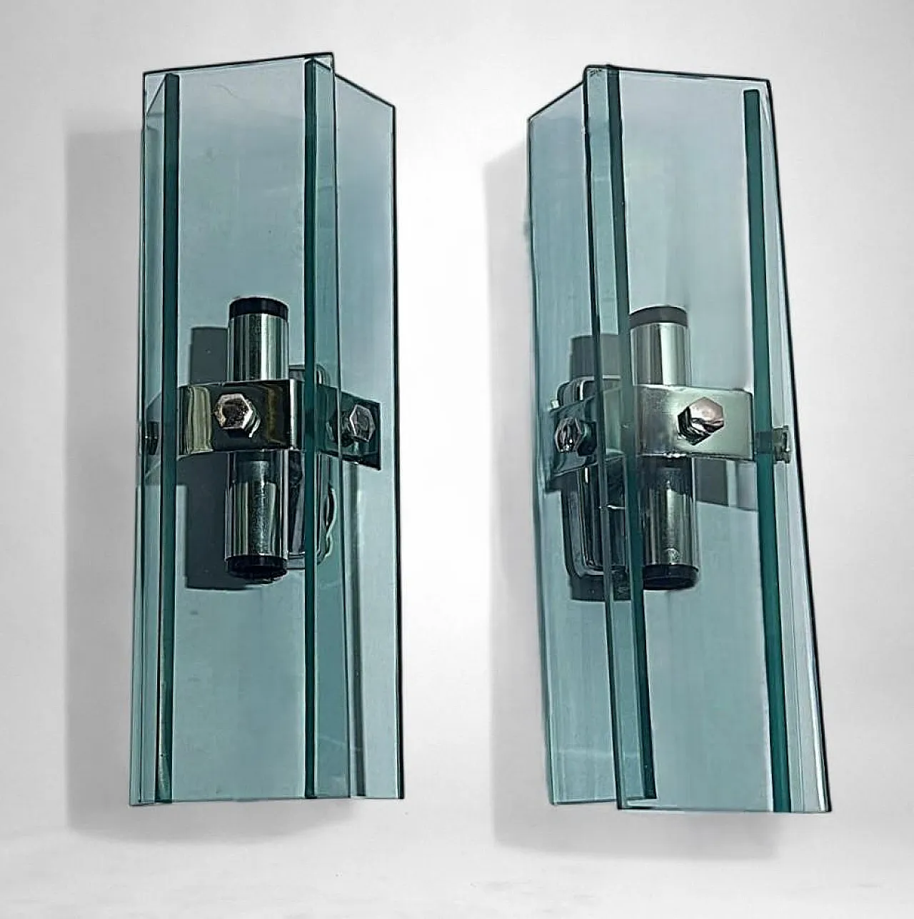 Coppia di applique in metallo cromato e cristallo temperato, anni '70 2