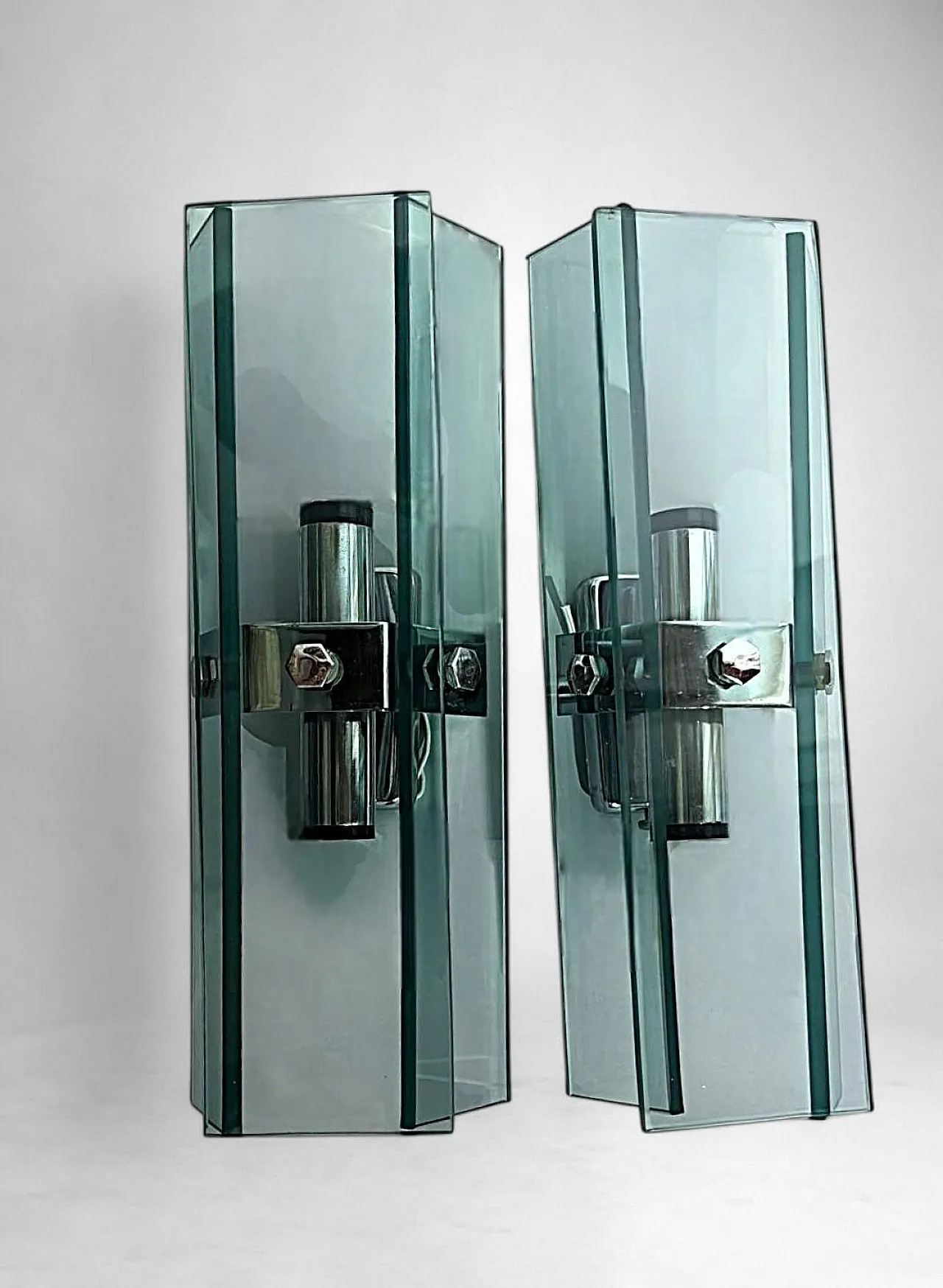 Coppia di applique in metallo cromato e cristallo temperato, anni '70 4