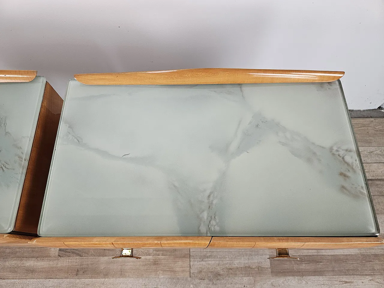 Italian bedside tables Mid Century in brass maple and decorated glass, 1950 7