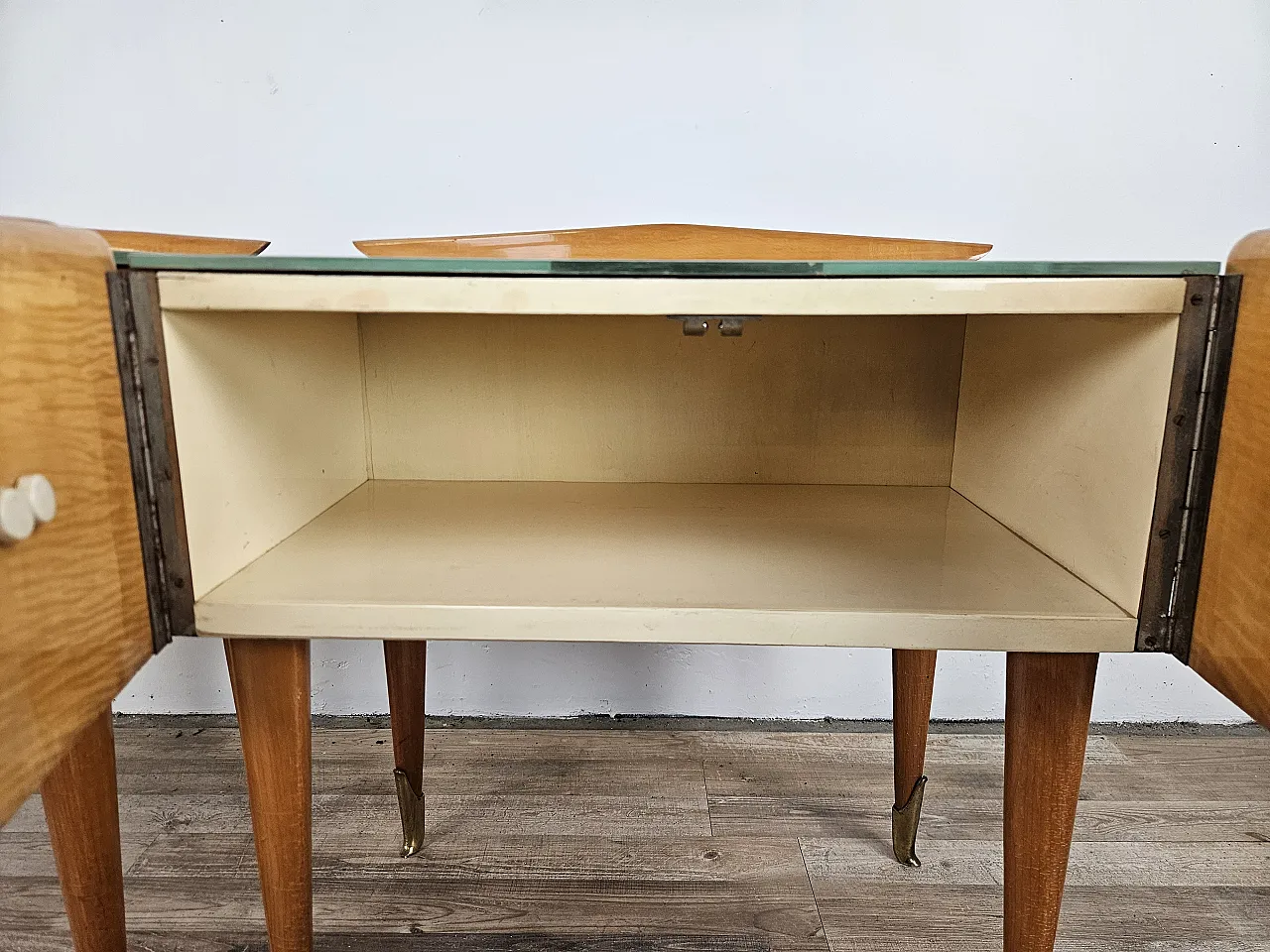Italian bedside tables Mid Century in brass maple and decorated glass, 1950 14