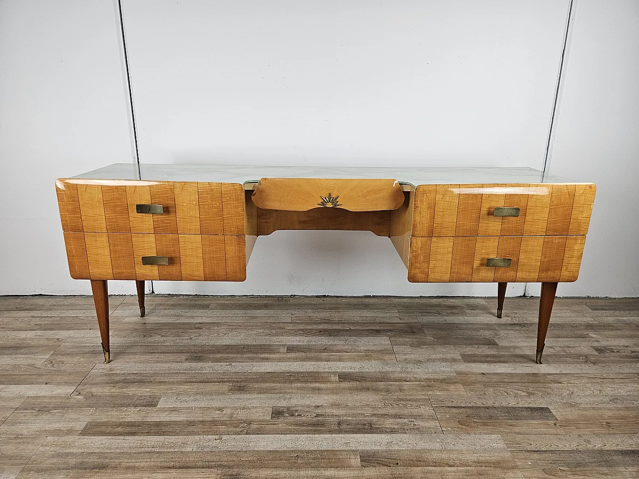 Italian chest of drawers Mid Century in maple and brass, 1950 1