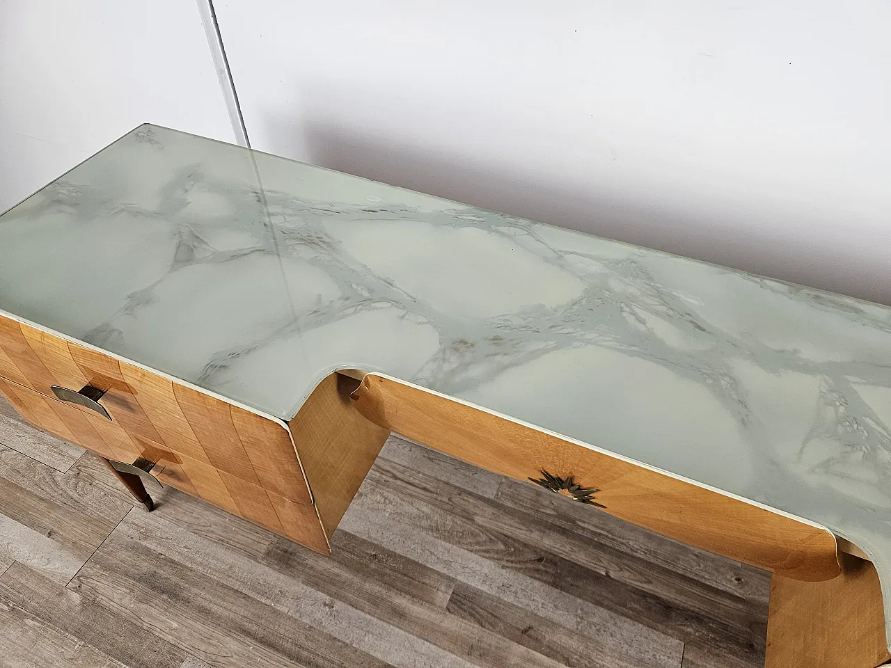 Italian chest of drawers Mid Century in maple and brass, 1950 7