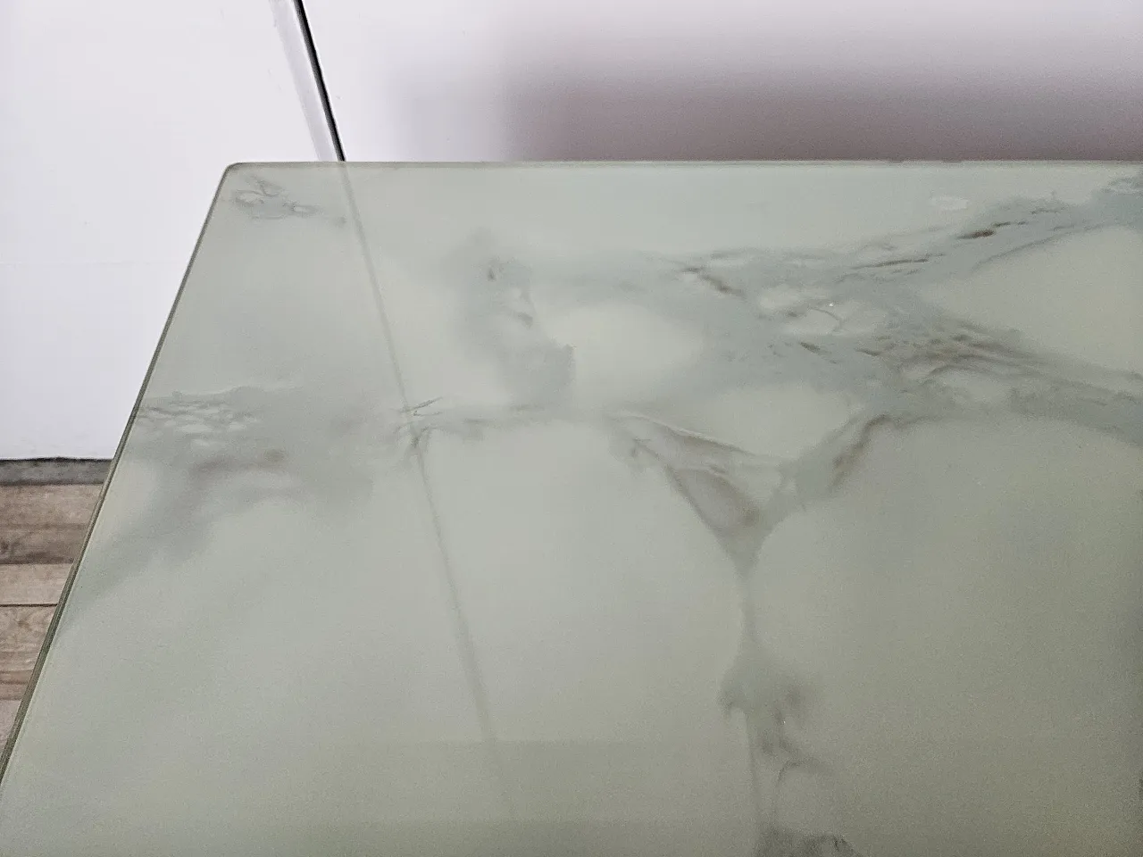 Italian chest of drawers Mid Century in maple and brass, 1950 9