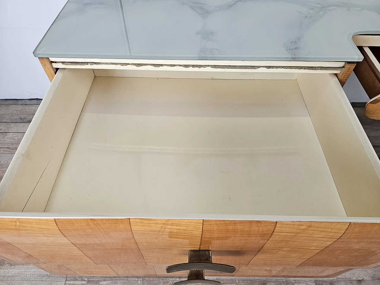 Italian chest of drawers Mid Century in maple and brass, 1950 12