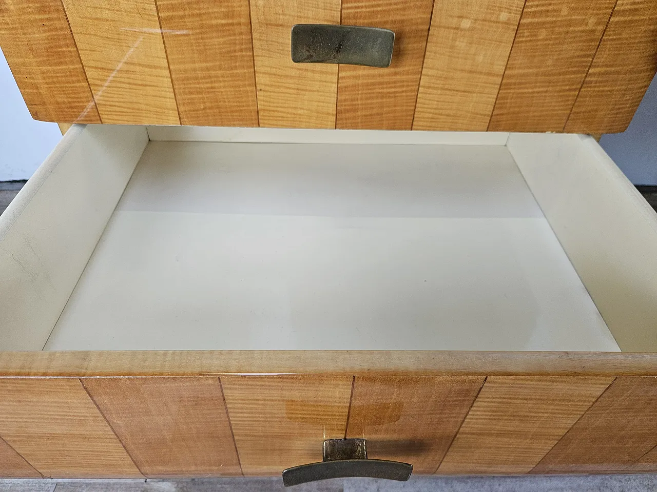 Italian chest of drawers Mid Century in maple and brass, 1950 13