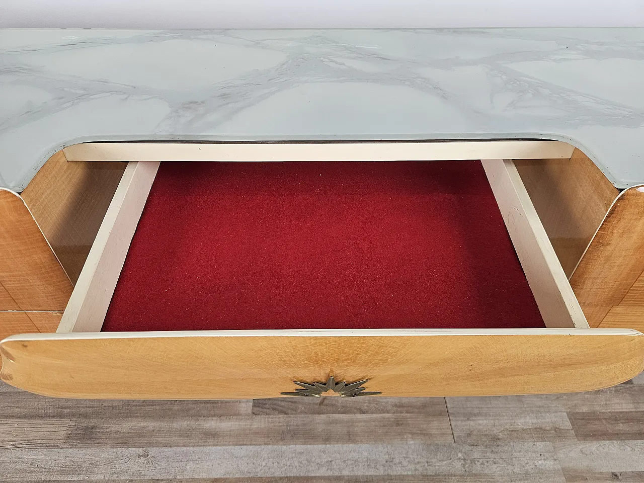 Italian chest of drawers Mid Century in maple and brass, 1950 16