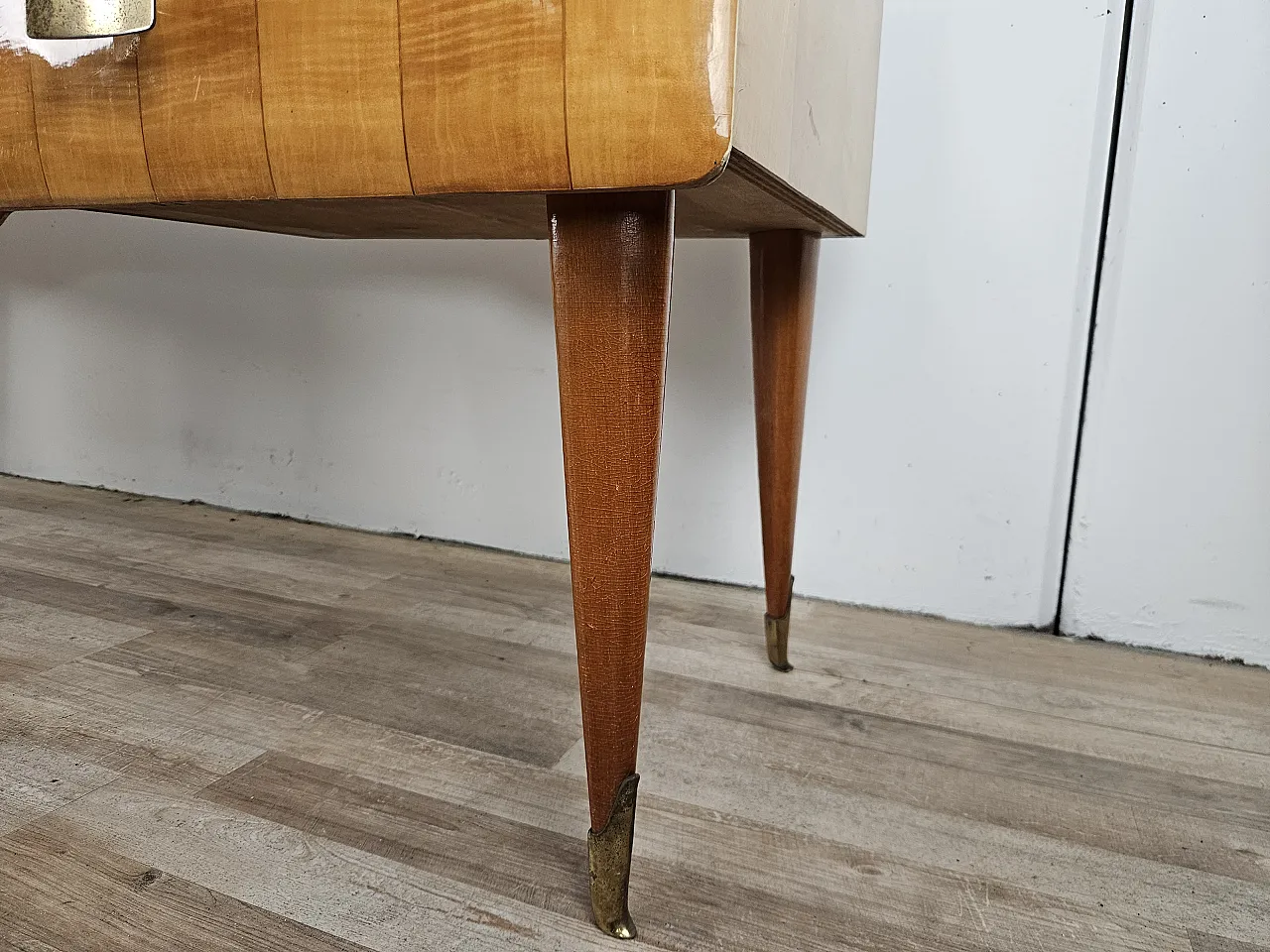 Italian chest of drawers Mid Century in maple and brass, 1950 19