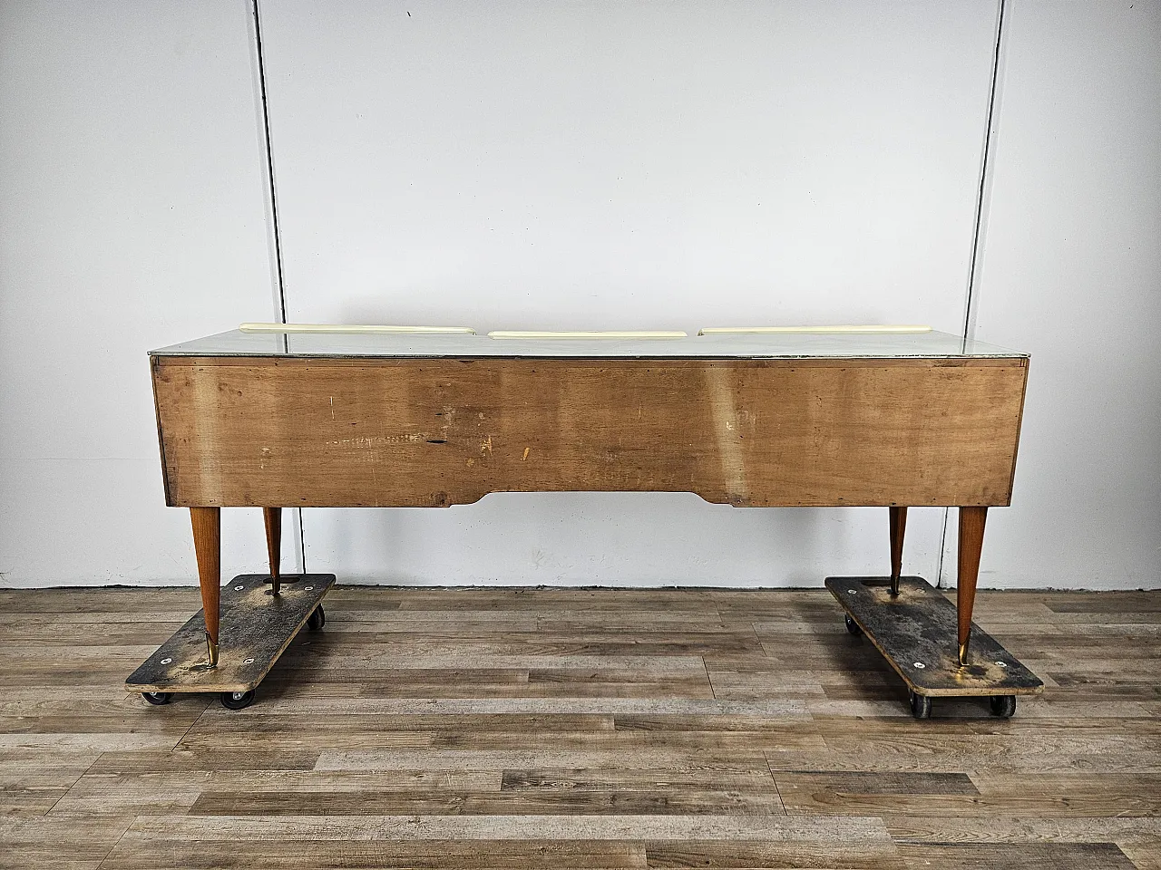 Italian chest of drawers Mid Century in maple and brass, 1950 21