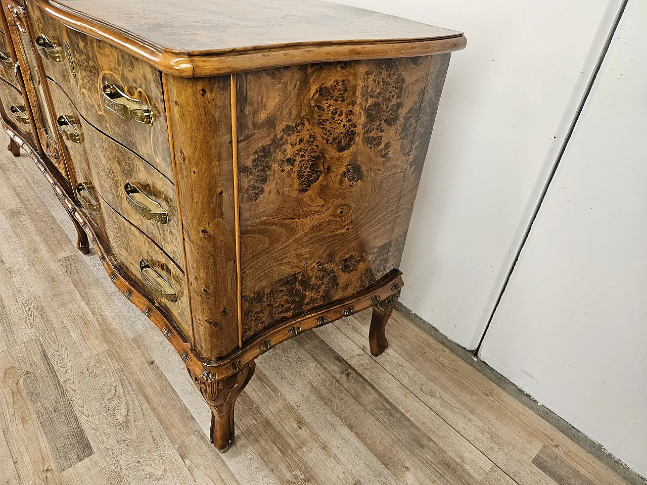 Cassettiera Chippendale sei cassetti e anta specchiata, anni '50 3