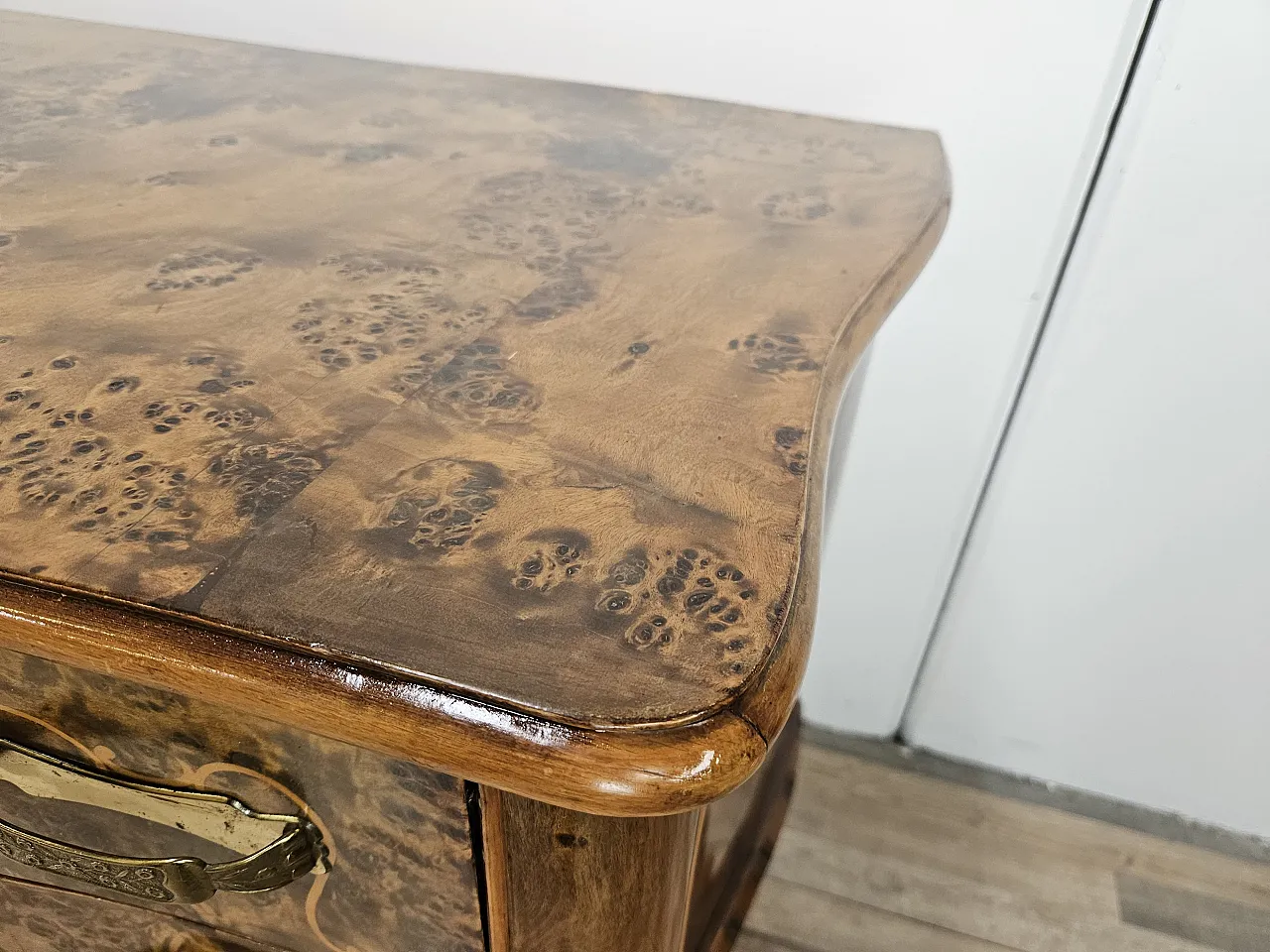 Cassettiera Chippendale sei cassetti e anta specchiata, anni '50 8
