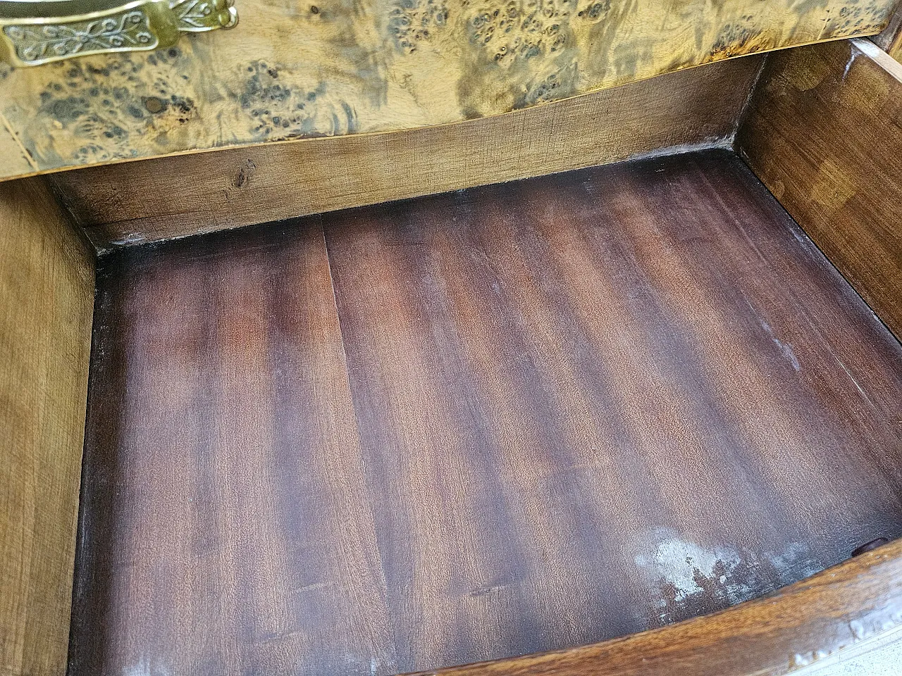 Cassettiera Chippendale sei cassetti e anta specchiata, anni '50 15