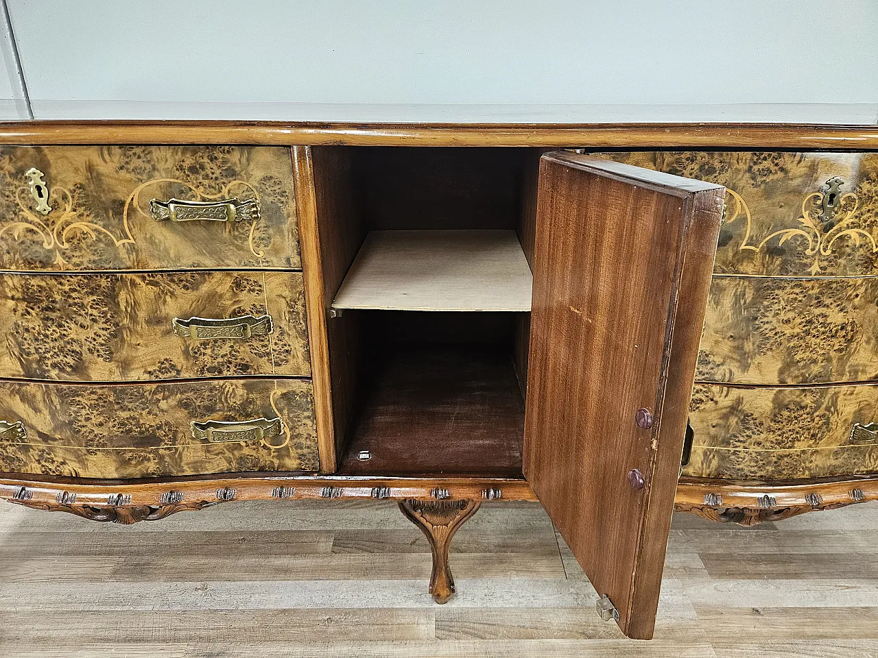 Cassettiera Chippendale sei cassetti e anta specchiata, anni '50 22
