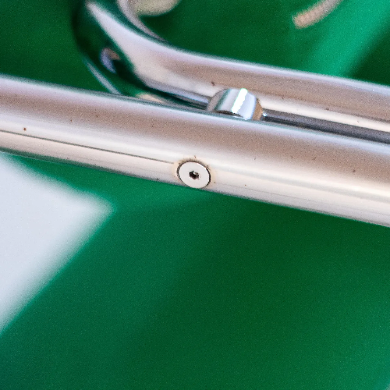 Sedia in stile Space Age in velluto verde e acciaio, Renato Zevi 10