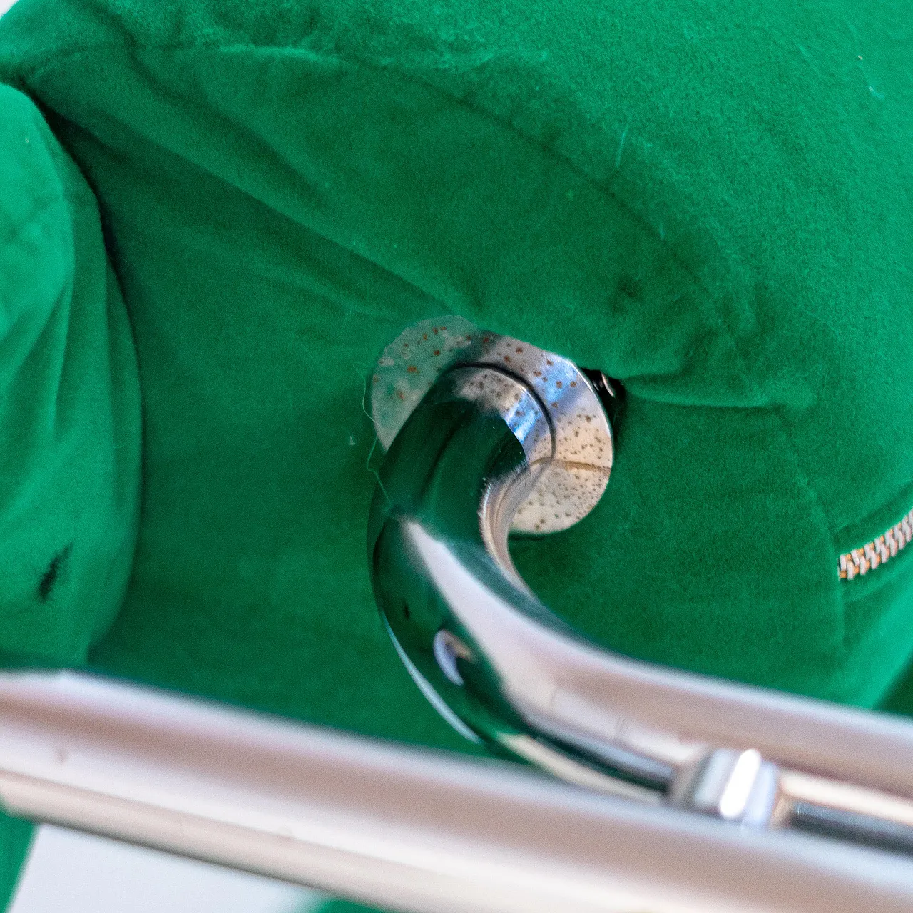 Sedia in stile Space Age in velluto verde e acciaio, Renato Zevi 14