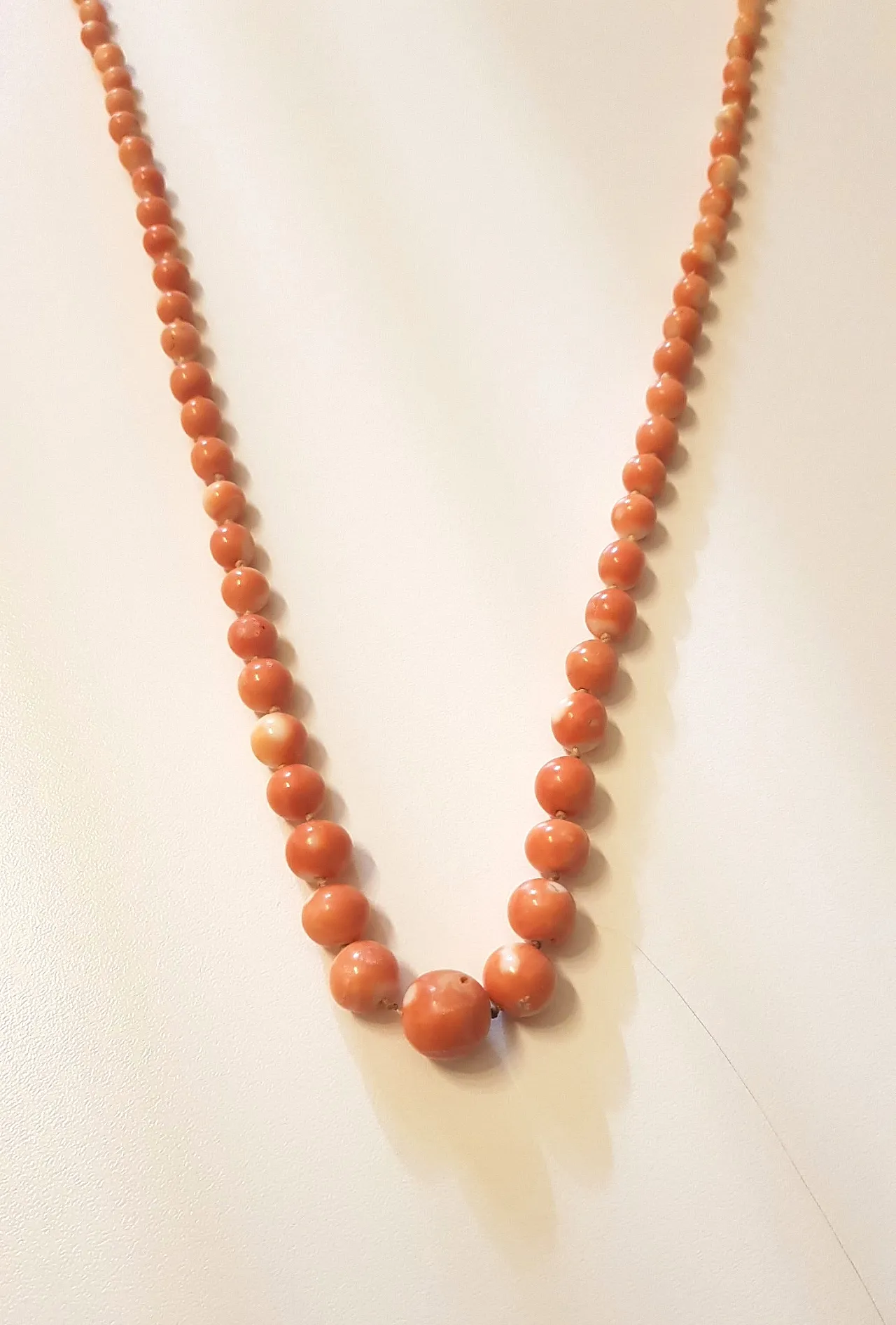Coral necklace of the 1930s with silver closure 1