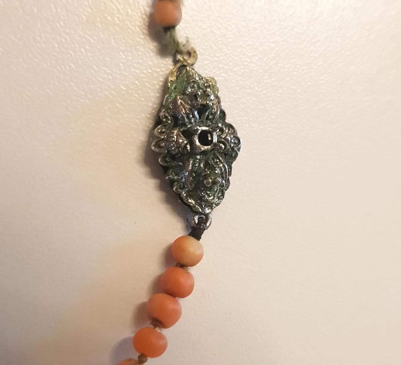 Coral necklace of the 1930s with silver closure 6