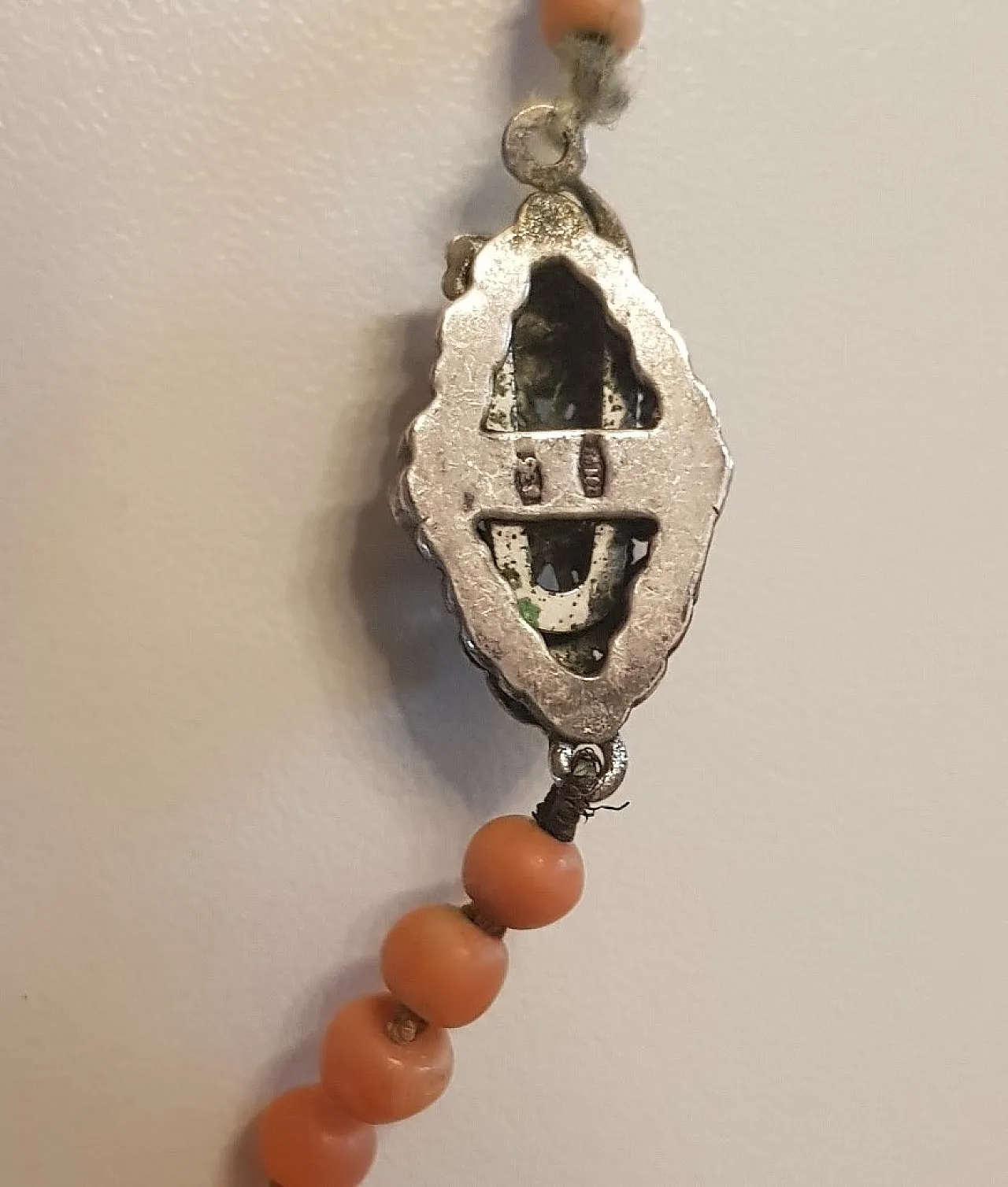 Coral necklace of the 1930s with silver closure 7