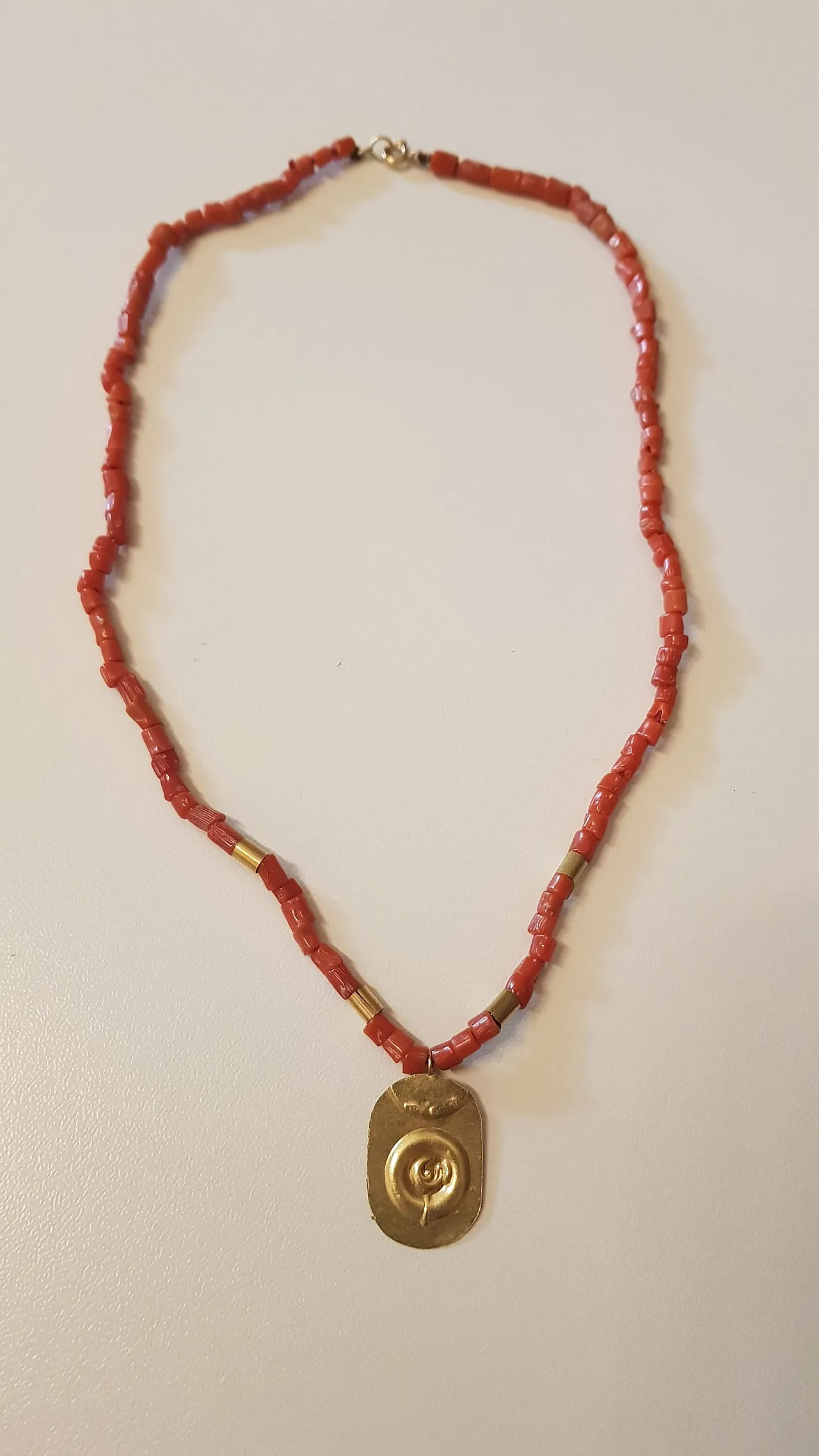 Coral crew necklace with 18kt gold pendant 3