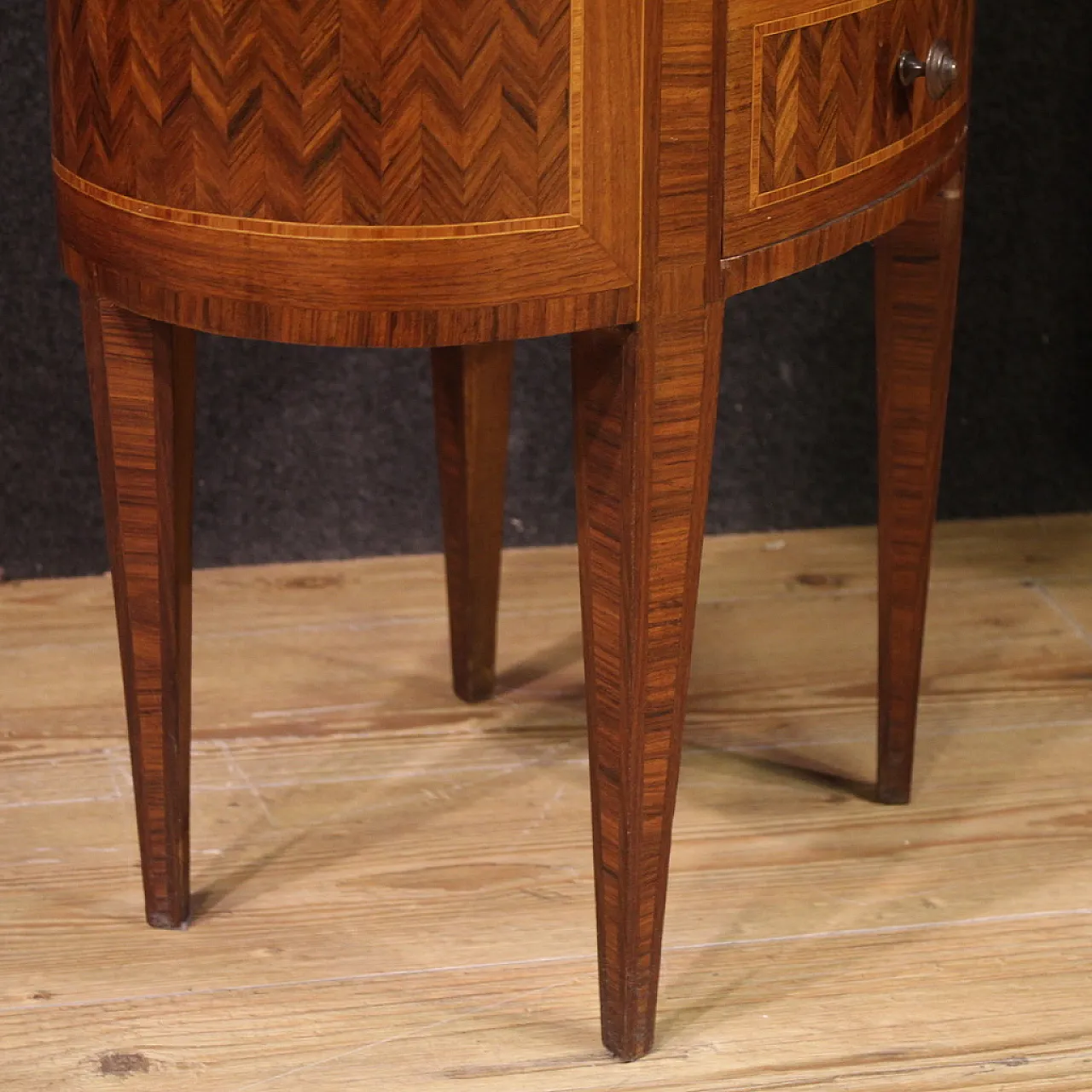 Pair of inlaid oval bedside tables, 20th century 11
