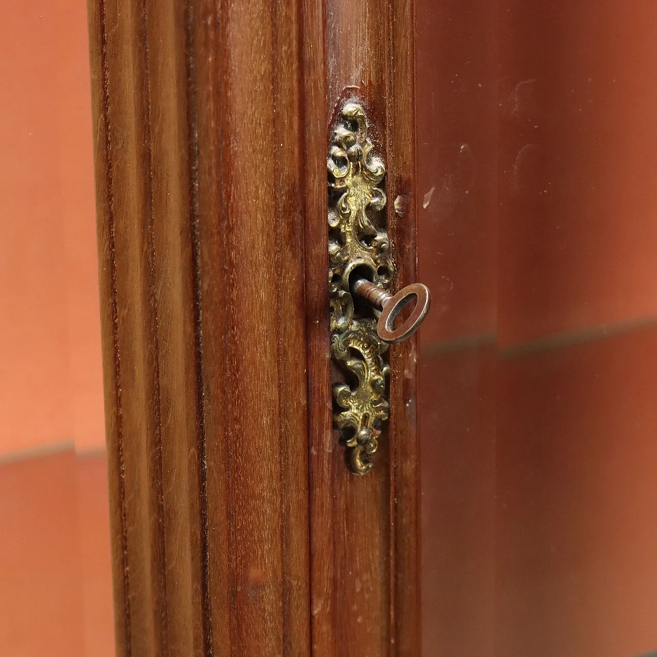 Vetrina in stile rococò in vetro e noce, '900 7