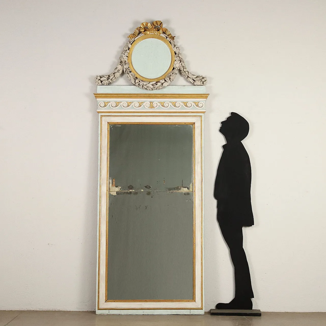 Specchio Neoclassico in legno intagliato, laccato e dorato, fine '700 2