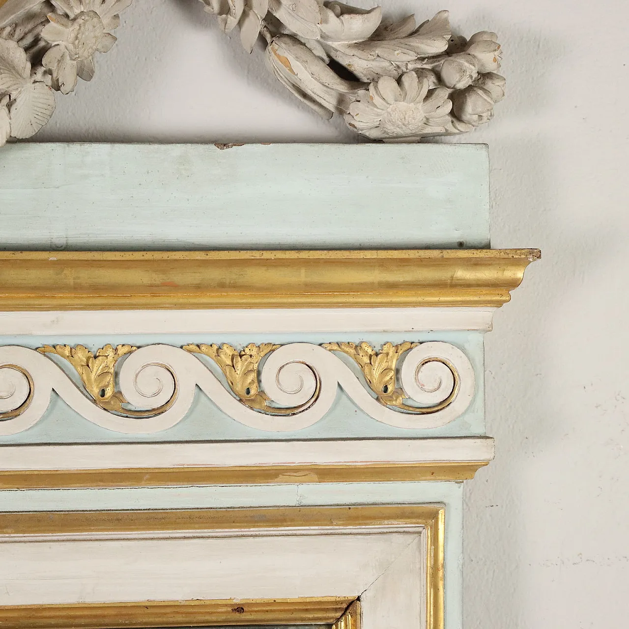 Specchio Neoclassico in legno intagliato, laccato e dorato, fine '700 7