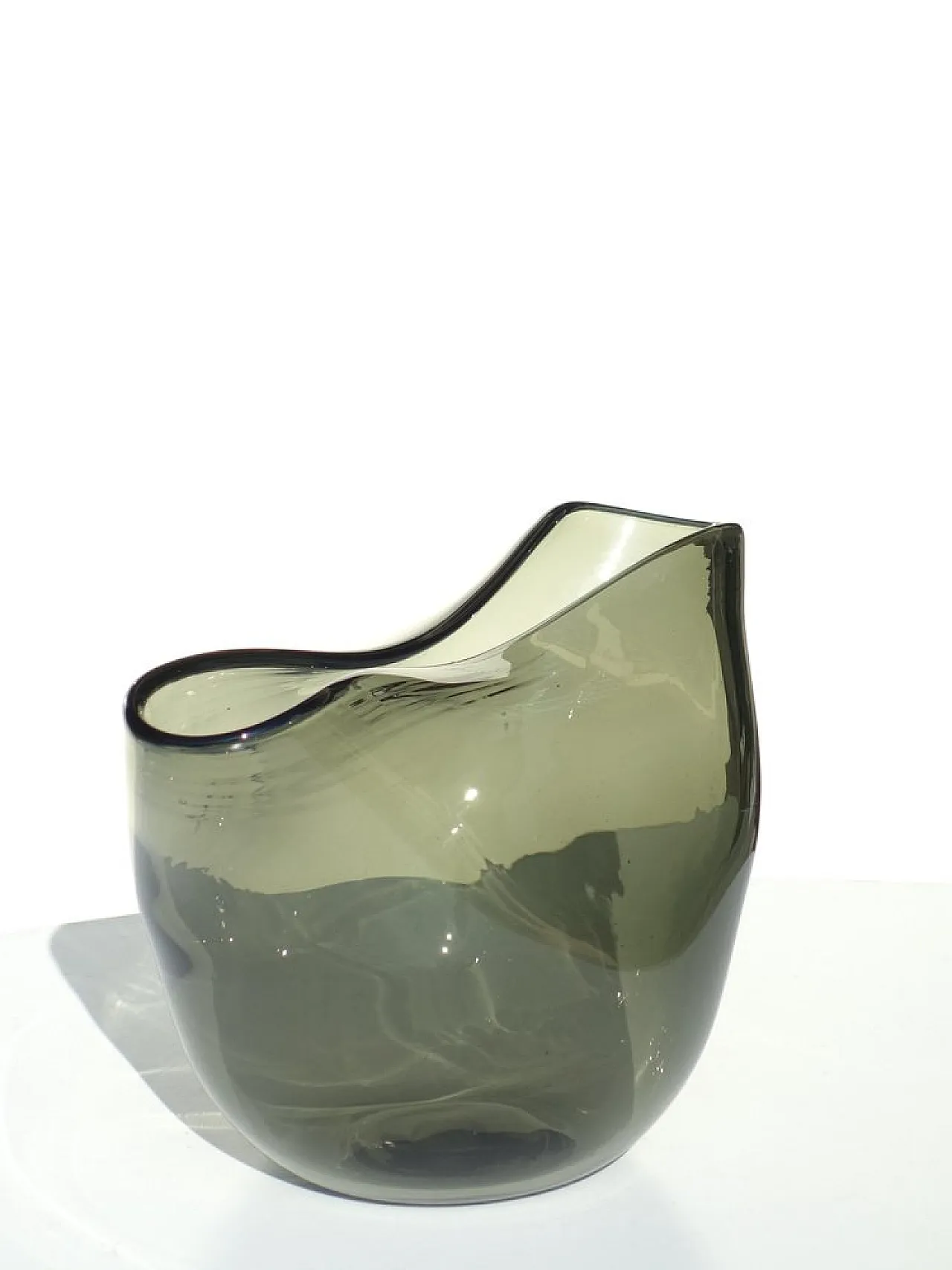 Vaso in vetro di Murano grigio fumo, anni '60 3