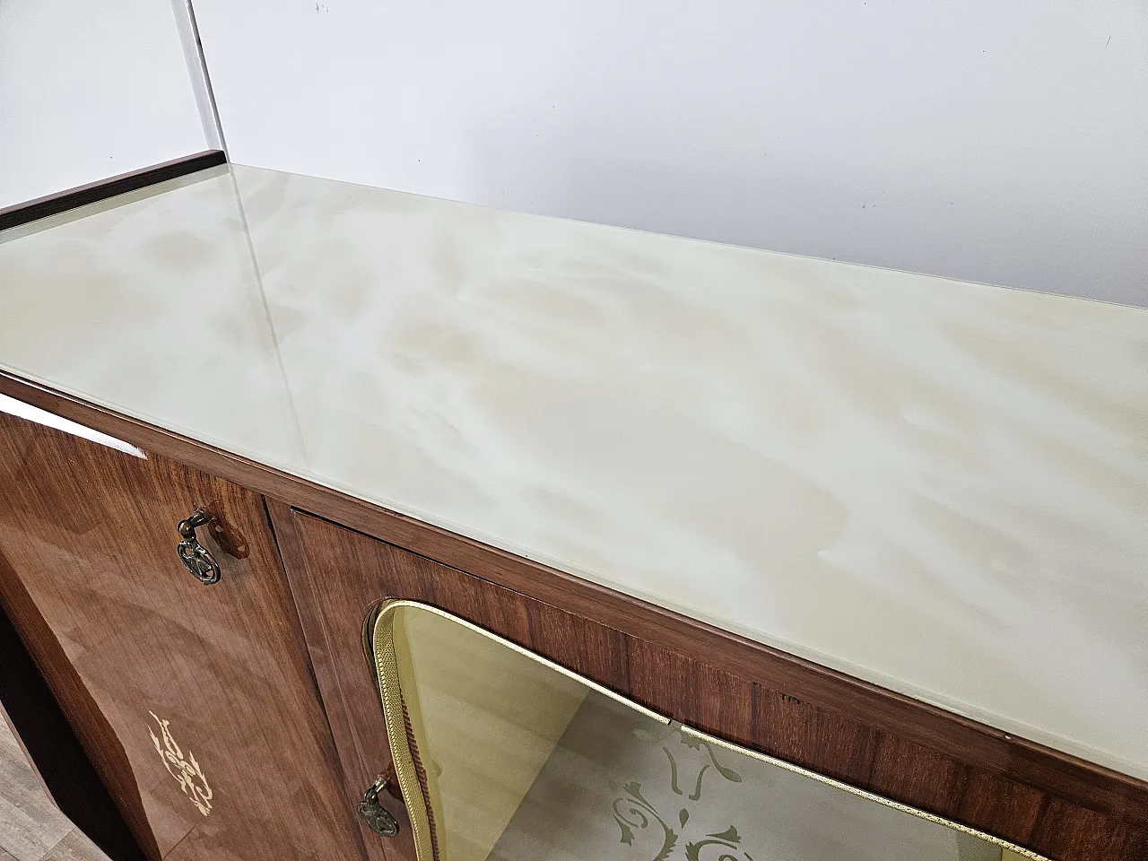 Mid Century showcase covered in mahogany with glass top 6